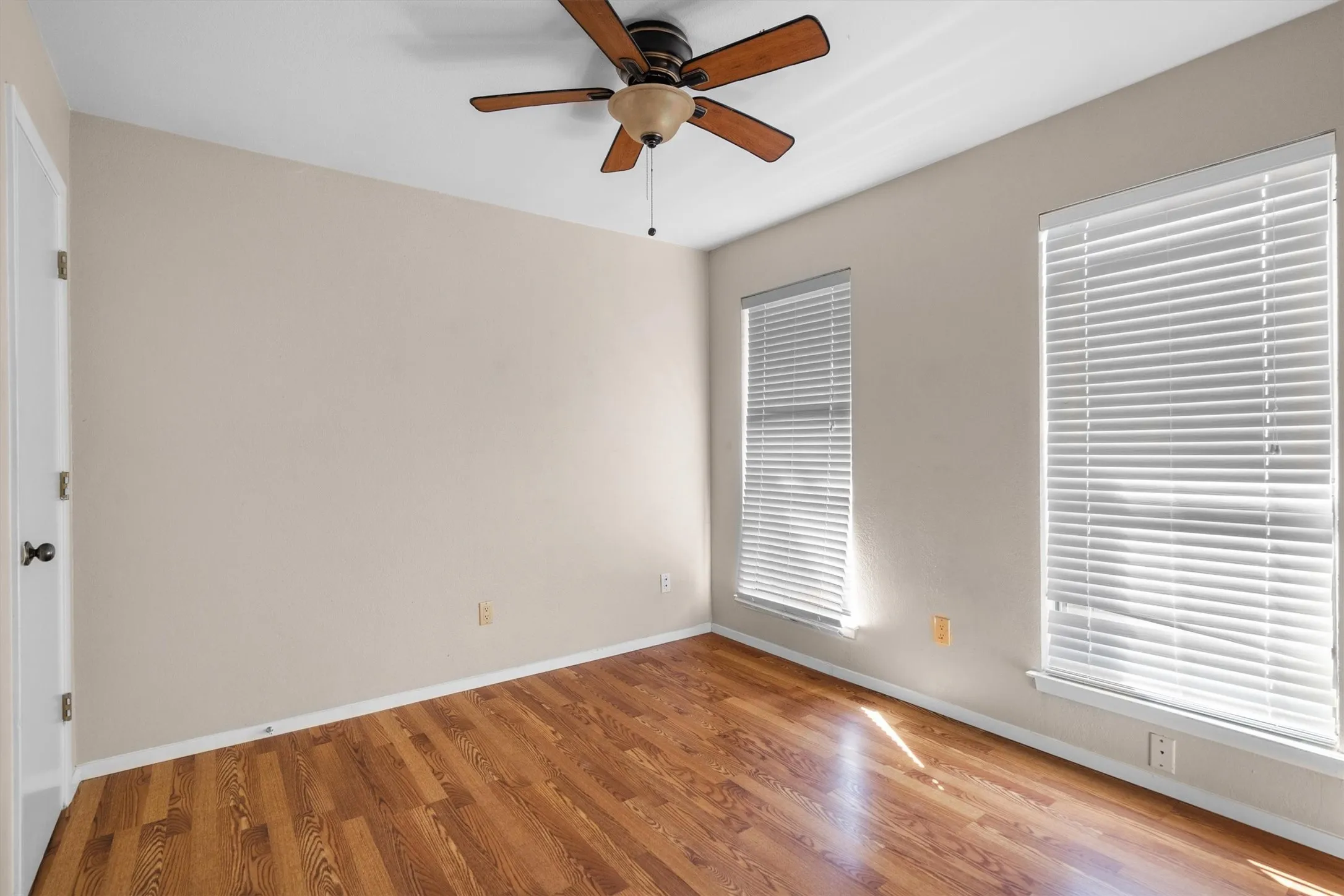 Duplex For Rent in Tarrant County , 726 Michol Street, Grapevine, Texas 76051, 3 Bedroom, 2 Bathroom, Garage spaces, 1,204 Sqft, built in 1983, mls#21385864, Real Estate Agent in Grapevine, Homes For Rent in Tarrant county, Homes For Rent in Grapevine, Realtor in Grapevine Texas, Real Estate Brokerage Independent Realty Texas, Luminita Cordes Realtor