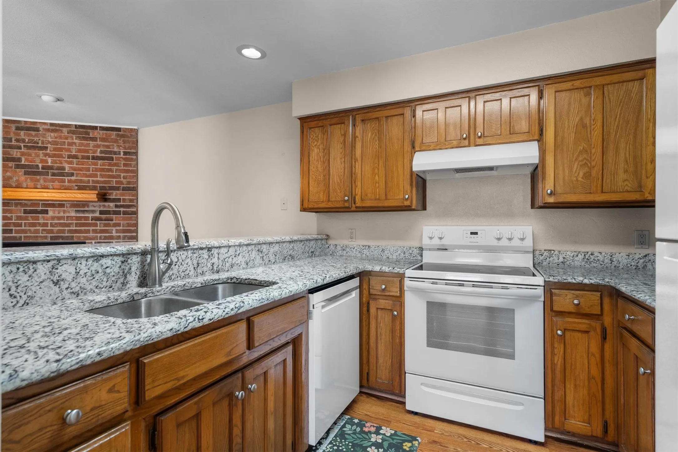 Duplex For Rent in Tarrant County , 726 Michol Street, Grapevine, Texas 76051, 3 Bedroom, 2 Bathroom, Garage spaces, 1,204 Sqft, built in 1983, mls#21385864, Real Estate Agent in Grapevine, Homes For Rent in Tarrant county, Homes For Rent in Grapevine, Realtor in Grapevine Texas, Real Estate Brokerage Independent Realty Texas, Luminita Cordes Realtor
