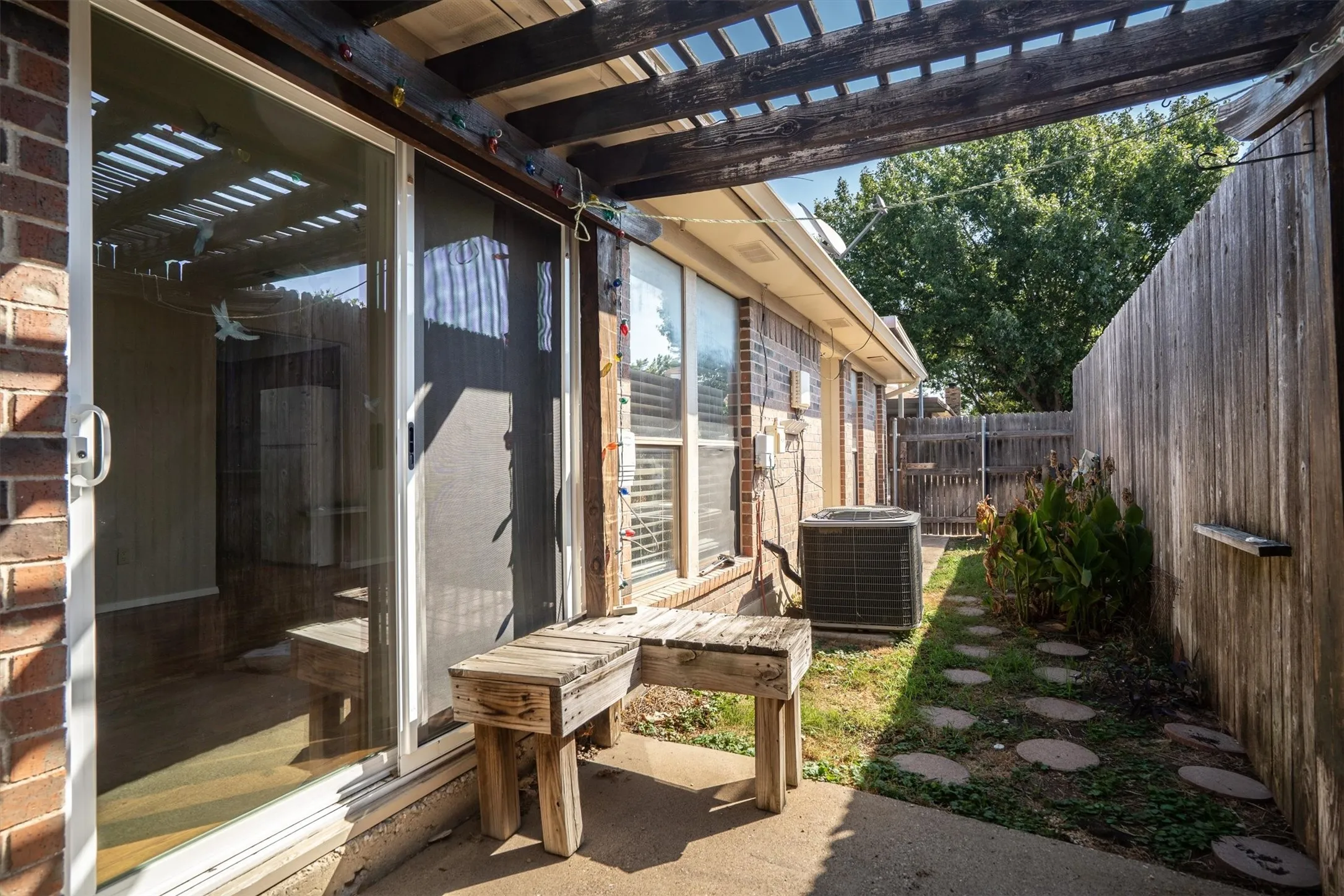 Duplex For Rent in Tarrant County , 726 Michol Street, Grapevine, Texas 76051, 3 Bedroom, 2 Bathroom, Garage spaces, 1,204 Sqft, built in 1983, mls#21385864, Real Estate Agent in Grapevine, Homes For Rent in Tarrant county, Homes For Rent in Grapevine, Realtor in Grapevine Texas, Real Estate Brokerage Independent Realty Texas, Luminita Cordes Realtor