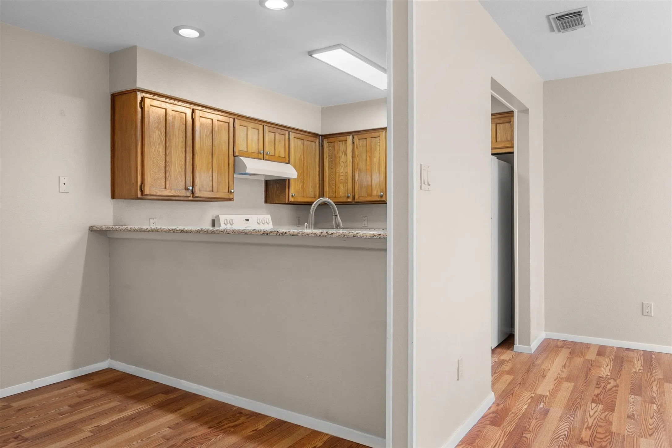 Duplex For Rent in Tarrant County , 726 Michol Street, Grapevine, Texas 76051, 3 Bedroom, 2 Bathroom, Garage spaces, 1,204 Sqft, built in 1983, mls#21385864, Real Estate Agent in Grapevine, Homes For Rent in Tarrant county, Homes For Rent in Grapevine, Realtor in Grapevine Texas, Real Estate Brokerage Independent Realty Texas, Luminita Cordes Realtor