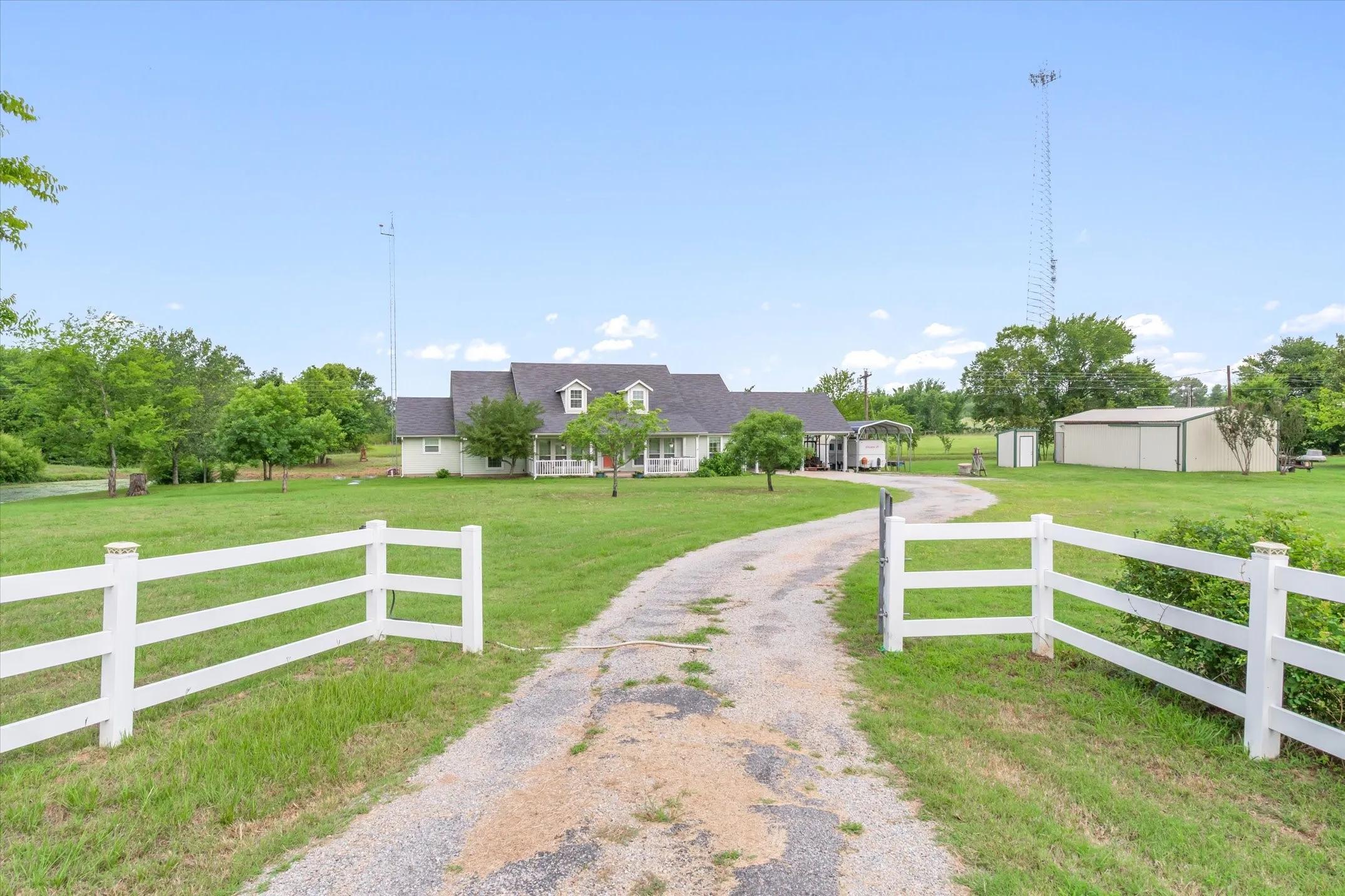 Single Family Residence For Sale in Van Zandt County , 11286 FM 17, Grand Saline, Texas 75140, 3 Bedroom, 3 Bathroom, Garage spaces, 2,400 Sqft, built in 2017, mls#21391127, Real Estate Agent in Grand Saline, Homes For Sale in Van Zandt county, Homes For Sale in Grand Saline, Realtor in Grand Saline Texas, Real Estate Brokerage Independent Realty Texas, Luminita Cordes Realtor