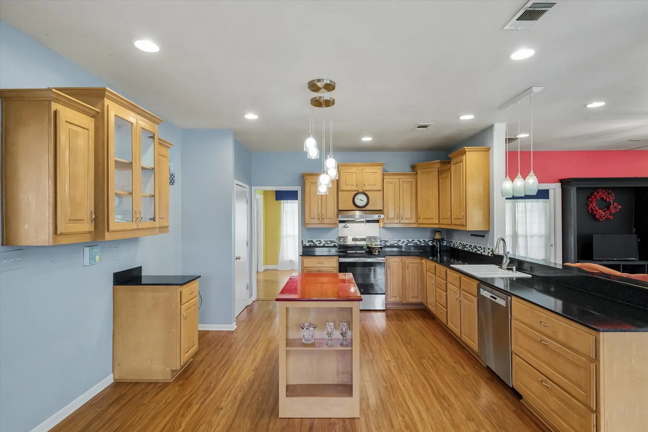 Single Family Residence For Sale in Van Zandt County , 11286 FM 17, Grand Saline, Texas 75140, 3 Bedroom, 3 Bathroom, Garage spaces, 2,400 Sqft, built in 2017, mls#21391127, Real Estate Agent in Grand Saline, Homes For Sale in Van Zandt county, Homes For Sale in Grand Saline, Realtor in Grand Saline Texas, Real Estate Brokerage Independent Realty Texas, Luminita Cordes Realtor