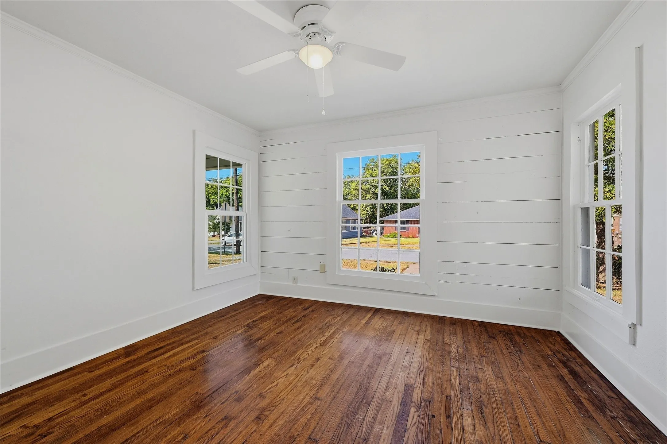 Single Family Residence For Sale in Grayson County , 917 N Woods Street, Sherman, Texas 75092, 3 Bedroom, 2 Bathroom, Garage spaces, 1,611 Sqft, built in 1935, mls#21389011, Real Estate Agent in Sherman, Homes For Sale in Grayson county, Homes For Sale in Sherman, Realtor in Sherman Texas, Real Estate Brokerage Independent Realty Texas, Luminita Cordes Realtor