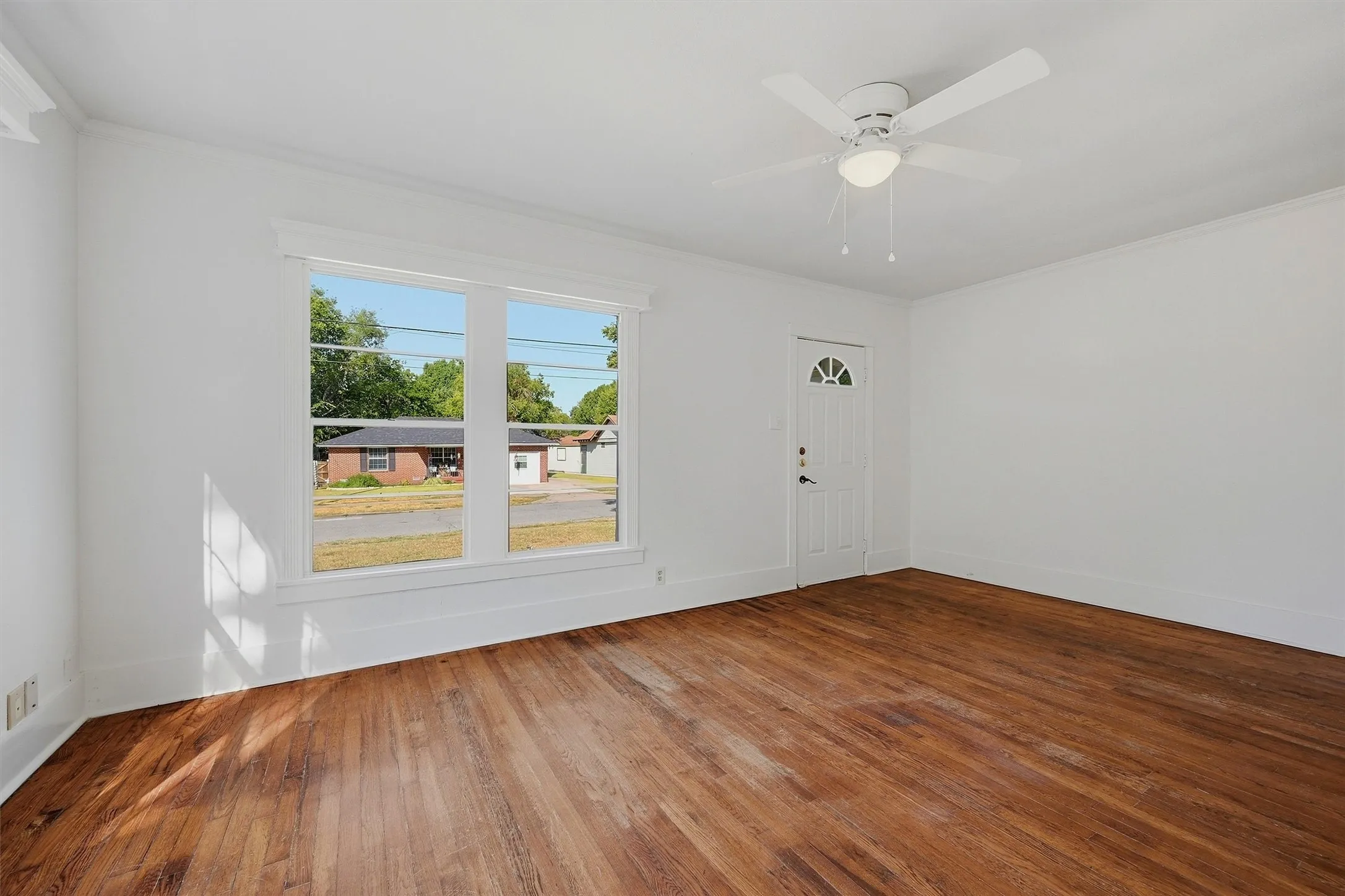 Single Family Residence For Sale in Grayson County , 917 N Woods Street, Sherman, Texas 75092, 3 Bedroom, 2 Bathroom, Garage spaces, 1,611 Sqft, built in 1935, mls#21389011, Real Estate Agent in Sherman, Homes For Sale in Grayson county, Homes For Sale in Sherman, Realtor in Sherman Texas, Real Estate Brokerage Independent Realty Texas, Luminita Cordes Realtor