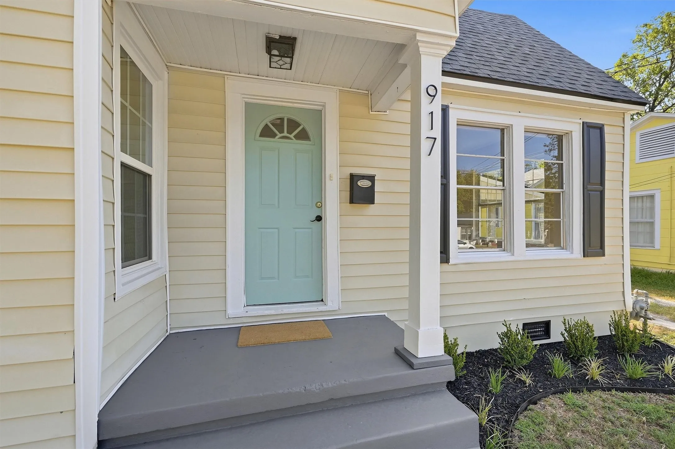 Single Family Residence For Sale in Grayson County , 917 N Woods Street, Sherman, Texas 75092, 3 Bedroom, 2 Bathroom, Garage spaces, 1,611 Sqft, built in 1935, mls#21389011, Real Estate Agent in Sherman, Homes For Sale in Grayson county, Homes For Sale in Sherman, Realtor in Sherman Texas, Real Estate Brokerage Independent Realty Texas, Luminita Cordes Realtor