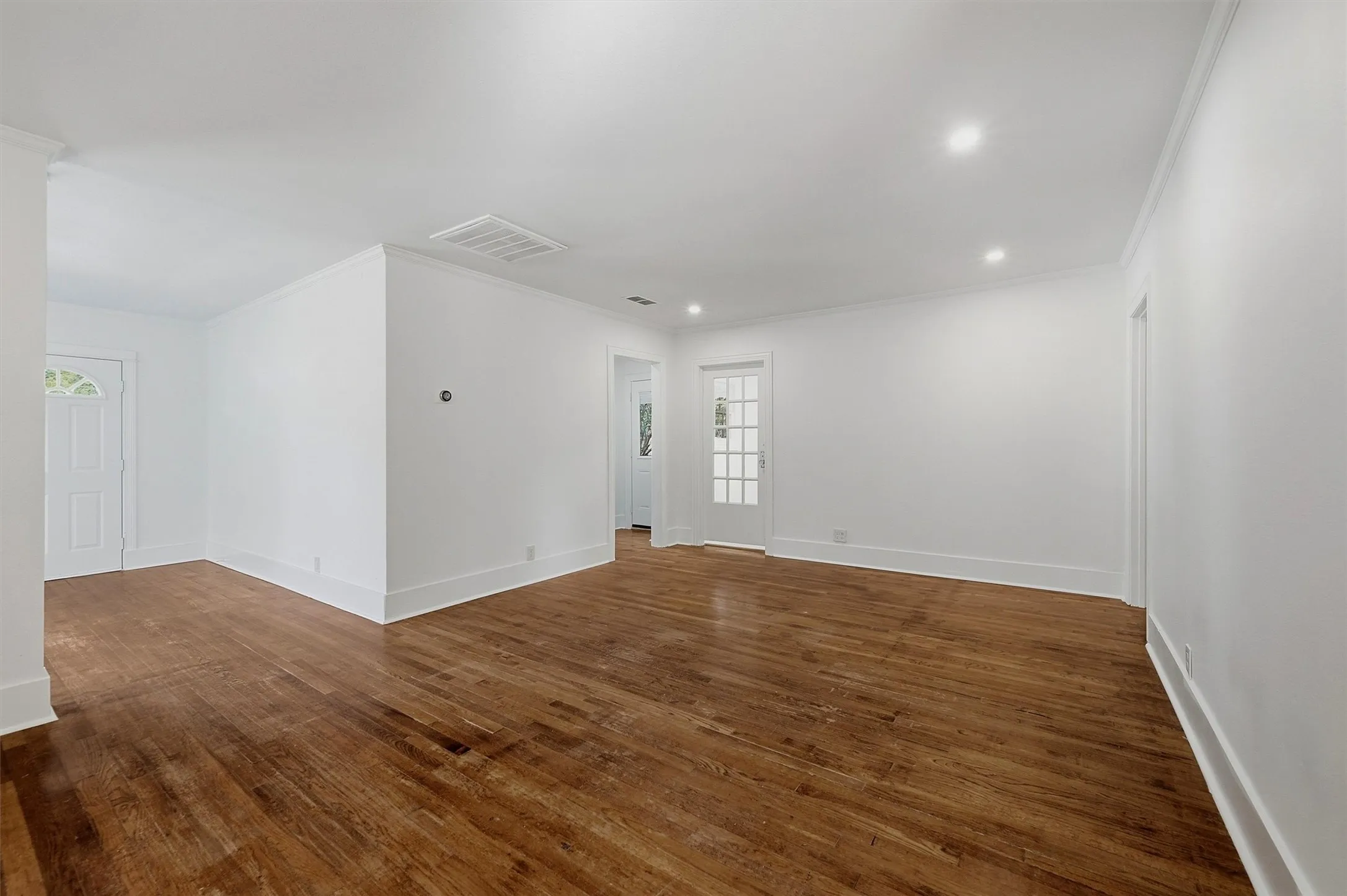Single Family Residence For Sale in Grayson County , 917 N Woods Street, Sherman, Texas 75092, 3 Bedroom, 2 Bathroom, Garage spaces, 1,611 Sqft, built in 1935, mls#21389011, Real Estate Agent in Sherman, Homes For Sale in Grayson county, Homes For Sale in Sherman, Realtor in Sherman Texas, Real Estate Brokerage Independent Realty Texas, Luminita Cordes Realtor