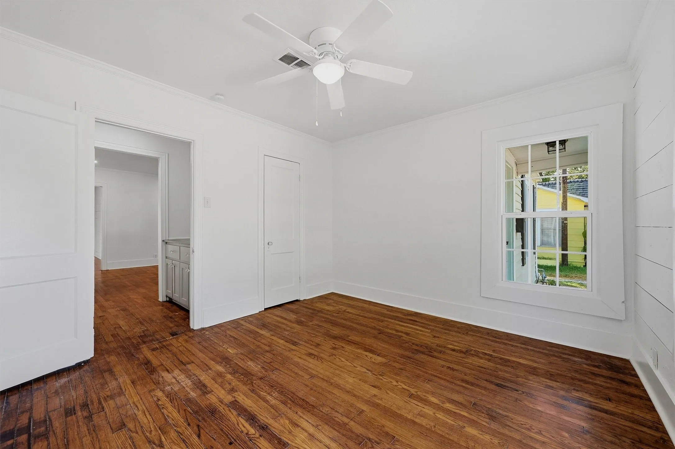 Single Family Residence For Sale in Grayson County , 917 N Woods Street, Sherman, Texas 75092, 3 Bedroom, 2 Bathroom, Garage spaces, 1,611 Sqft, built in 1935, mls#21389011, Real Estate Agent in Sherman, Homes For Sale in Grayson county, Homes For Sale in Sherman, Realtor in Sherman Texas, Real Estate Brokerage Independent Realty Texas, Luminita Cordes Realtor