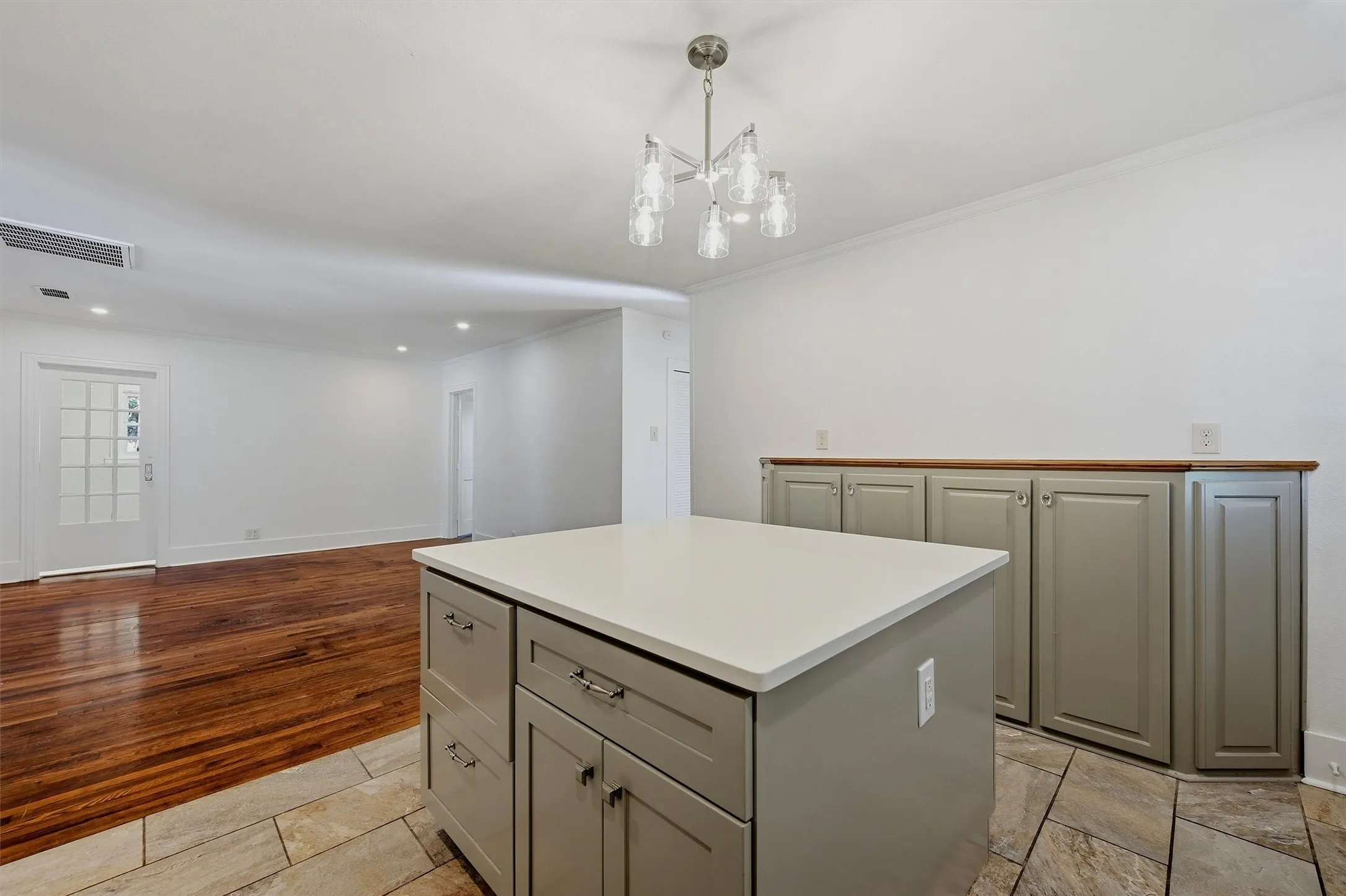 Single Family Residence For Sale in Grayson County , 917 N Woods Street, Sherman, Texas 75092, 3 Bedroom, 2 Bathroom, Garage spaces, 1,611 Sqft, built in 1935, mls#21389011, Real Estate Agent in Sherman, Homes For Sale in Grayson county, Homes For Sale in Sherman, Realtor in Sherman Texas, Real Estate Brokerage Independent Realty Texas, Luminita Cordes Realtor