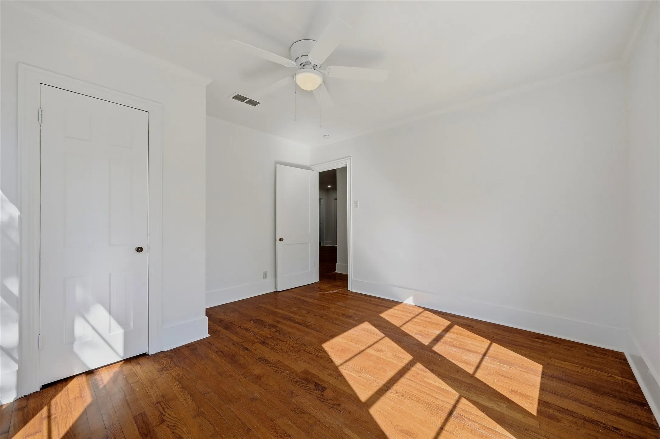 Single Family Residence For Sale in Grayson County , 917 N Woods Street, Sherman, Texas 75092, 3 Bedroom, 2 Bathroom, Garage spaces, 1,611 Sqft, built in 1935, mls#21389011, Real Estate Agent in Sherman, Homes For Sale in Grayson county, Homes For Sale in Sherman, Realtor in Sherman Texas, Real Estate Brokerage Independent Realty Texas, Luminita Cordes Realtor