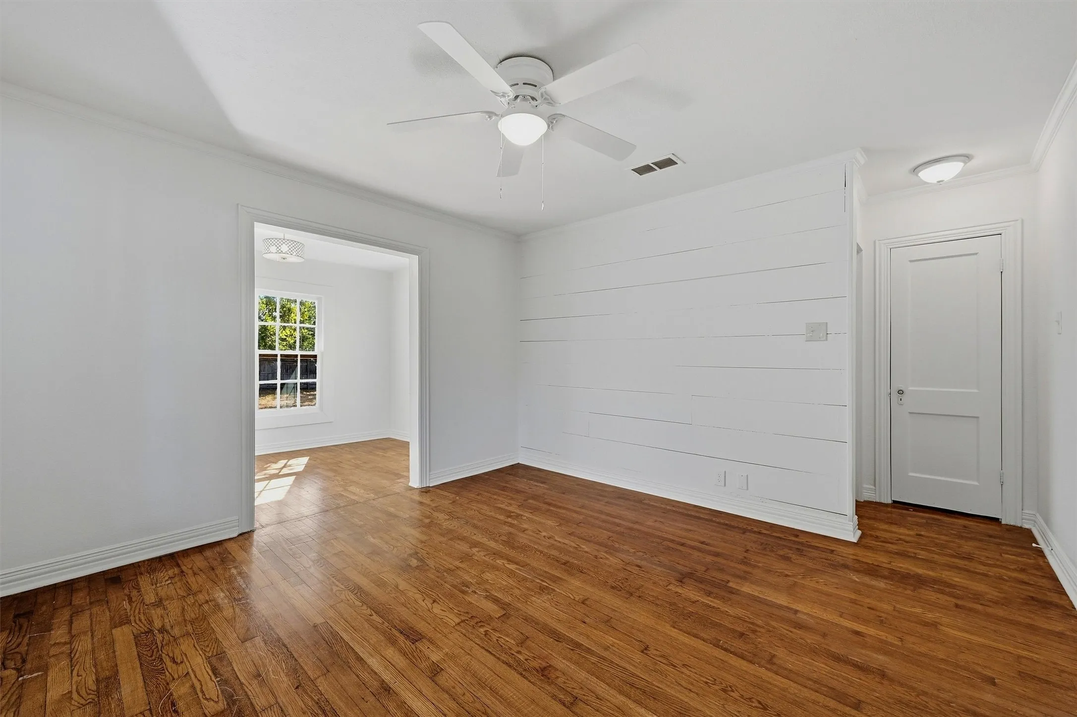 Single Family Residence For Sale in Grayson County , 917 N Woods Street, Sherman, Texas 75092, 3 Bedroom, 2 Bathroom, Garage spaces, 1,611 Sqft, built in 1935, mls#21389011, Real Estate Agent in Sherman, Homes For Sale in Grayson county, Homes For Sale in Sherman, Realtor in Sherman Texas, Real Estate Brokerage Independent Realty Texas, Luminita Cordes Realtor