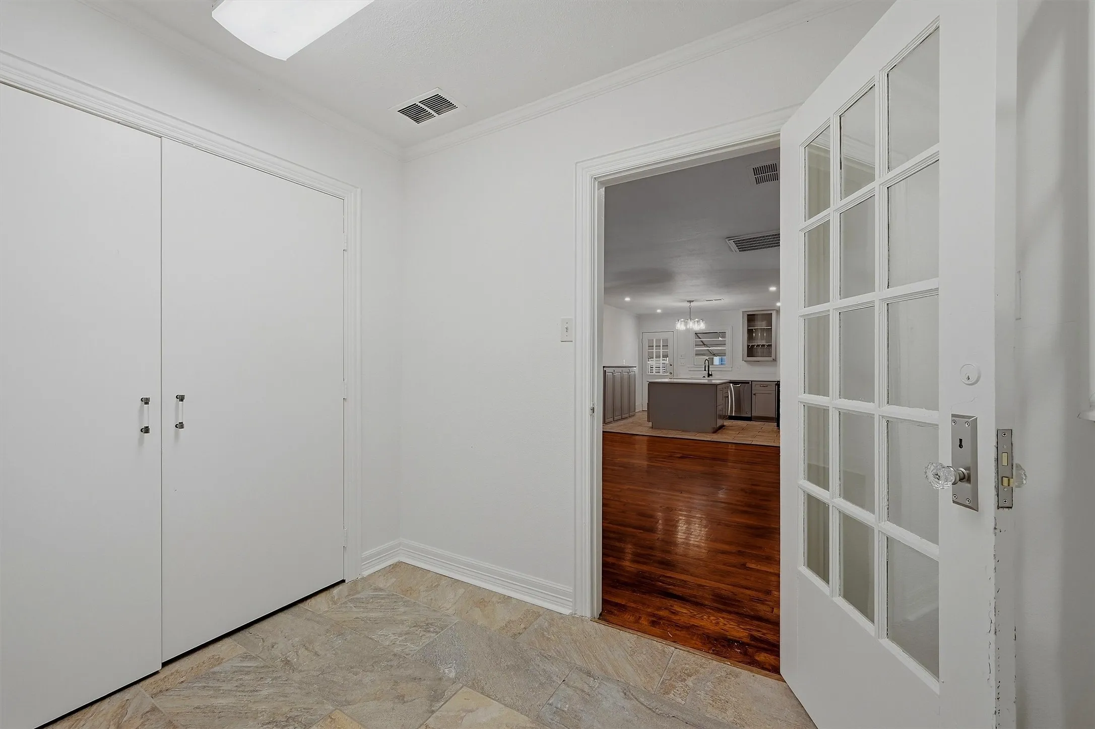 Single Family Residence For Sale in Grayson County , 917 N Woods Street, Sherman, Texas 75092, 3 Bedroom, 2 Bathroom, Garage spaces, 1,611 Sqft, built in 1935, mls#21389011, Real Estate Agent in Sherman, Homes For Sale in Grayson county, Homes For Sale in Sherman, Realtor in Sherman Texas, Real Estate Brokerage Independent Realty Texas, Luminita Cordes Realtor