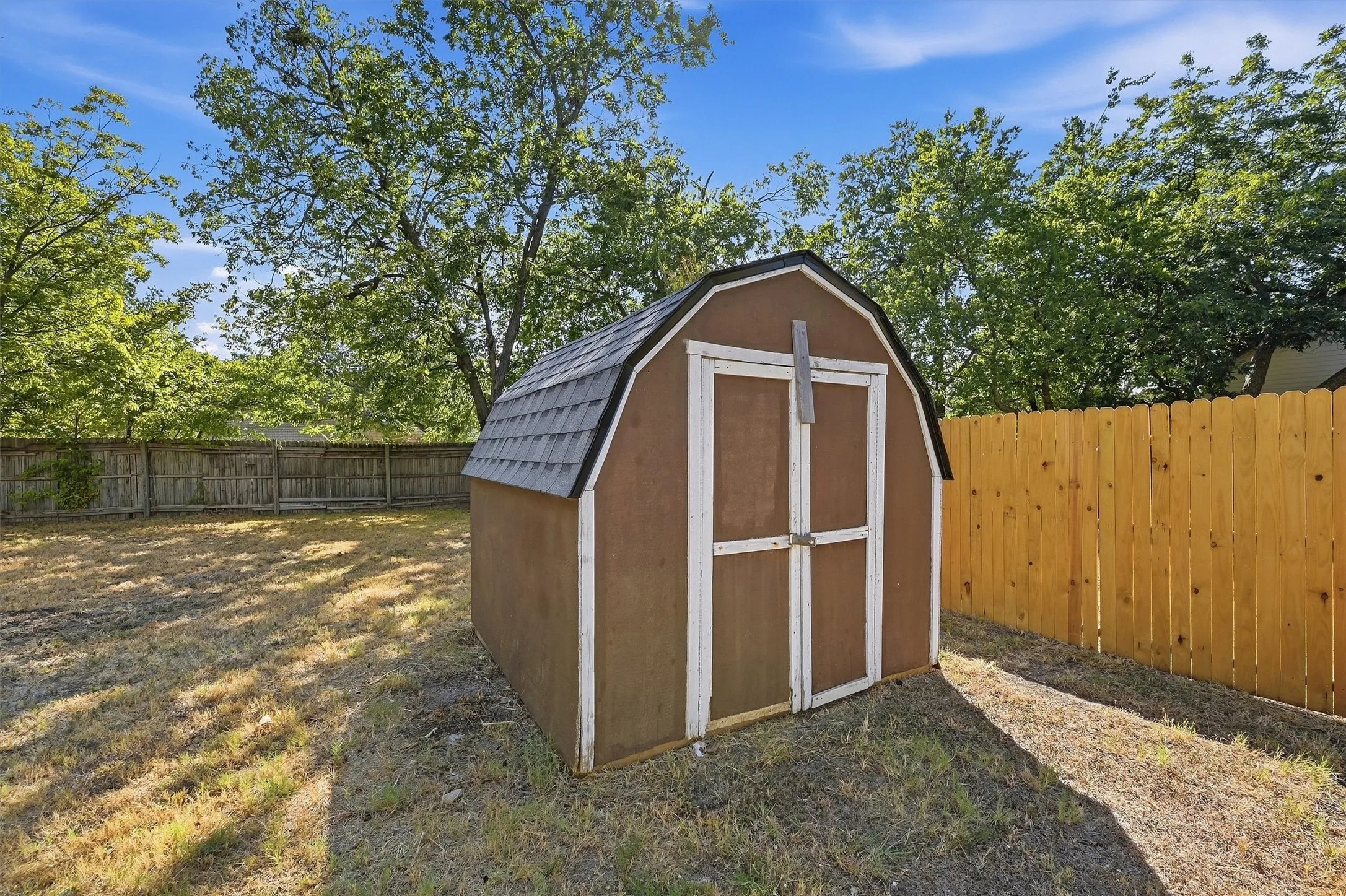 Single Family Residence For Sale in Grayson County , 917 N Woods Street, Sherman, Texas 75092, 3 Bedroom, 2 Bathroom, Garage spaces, 1,611 Sqft, built in 1935, mls#21389011, Real Estate Agent in Sherman, Homes For Sale in Grayson county, Homes For Sale in Sherman, Realtor in Sherman Texas, Real Estate Brokerage Independent Realty Texas, Luminita Cordes Realtor