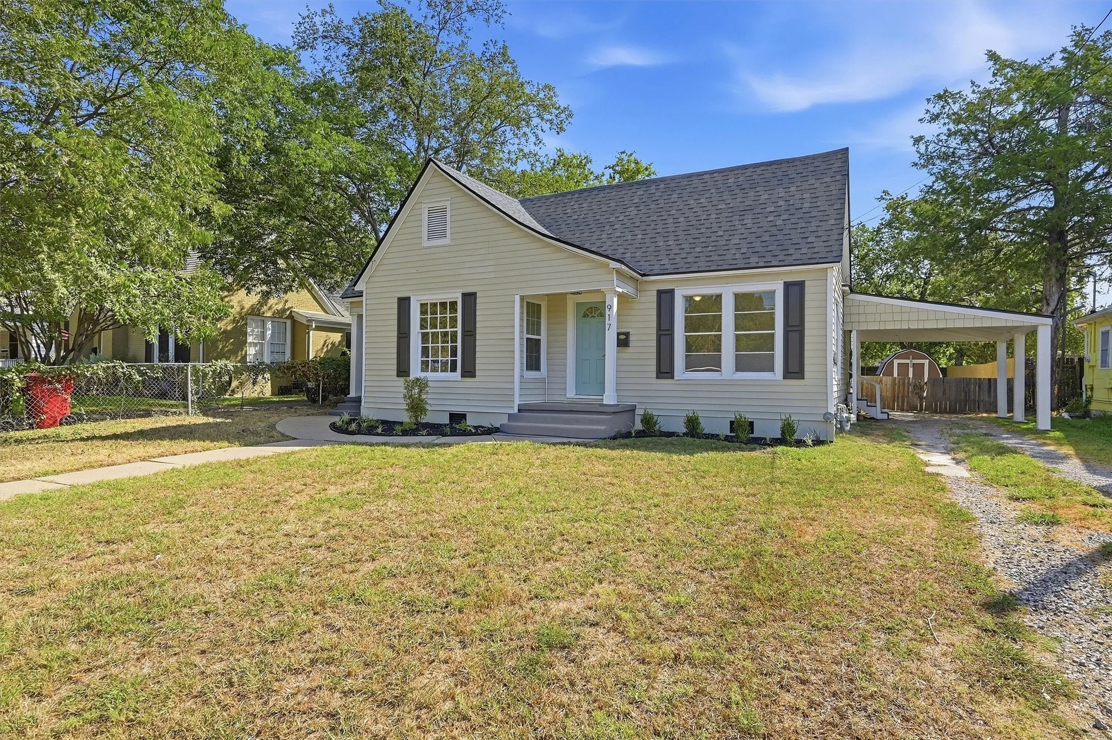 Single Family Residence For Sale in Grayson County , 917 N Woods Street, Sherman, Texas 75092, 3 Bedroom, 2 Bathroom, Garage spaces, 1,611 Sqft, built in 1935, mls#21389011, Real Estate Agent in Sherman, Homes For Sale in Grayson county, Homes For Sale in Sherman, Realtor in Sherman Texas, Real Estate Brokerage Independent Realty Texas, Luminita Cordes Realtor