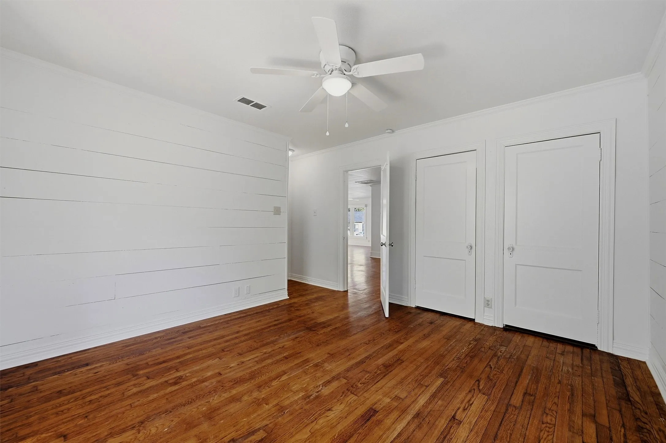 Single Family Residence For Sale in Grayson County , 917 N Woods Street, Sherman, Texas 75092, 3 Bedroom, 2 Bathroom, Garage spaces, 1,611 Sqft, built in 1935, mls#21389011, Real Estate Agent in Sherman, Homes For Sale in Grayson county, Homes For Sale in Sherman, Realtor in Sherman Texas, Real Estate Brokerage Independent Realty Texas, Luminita Cordes Realtor