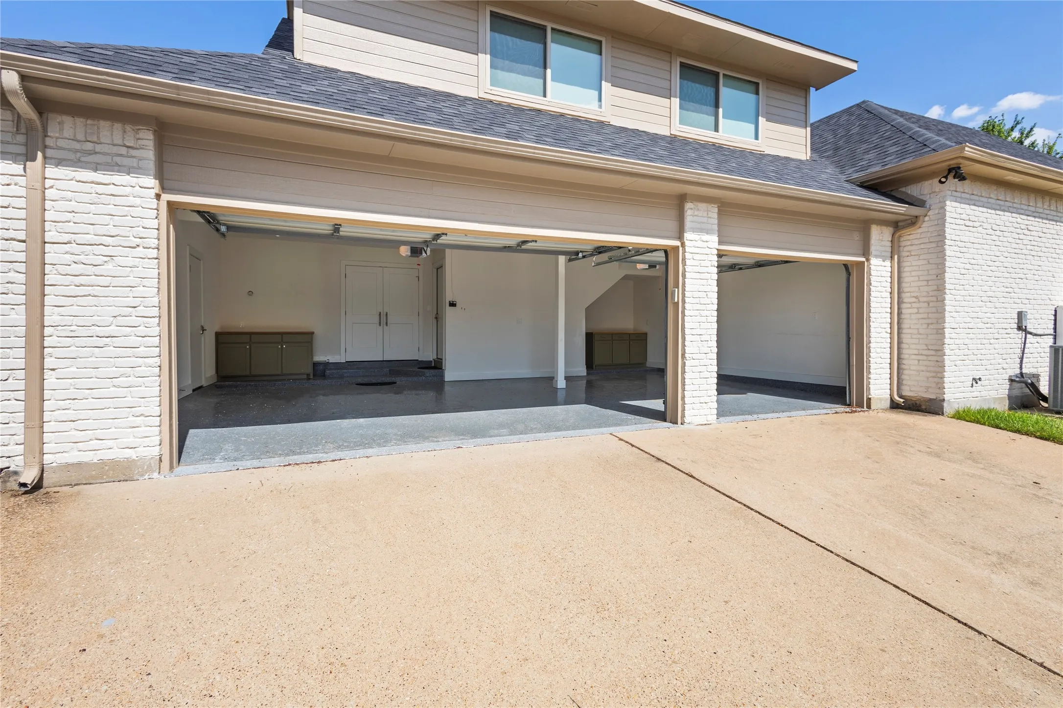 Single Family Residence For Rent in Dallas County , 17327 Davenport Road, Dallas, Texas 75248, 4 Bedroom, 4 Bathroom, 3 Garage spaces, 4,148 Sqft, built in 1985, mls#21391100, Real Estate Agent in Dallas, Homes For Rent in Dallas county, Homes For Rent in Dallas, Realtor in Dallas Texas, Real Estate Brokerage Independent Realty Texas, Luminita Cordes Realtor