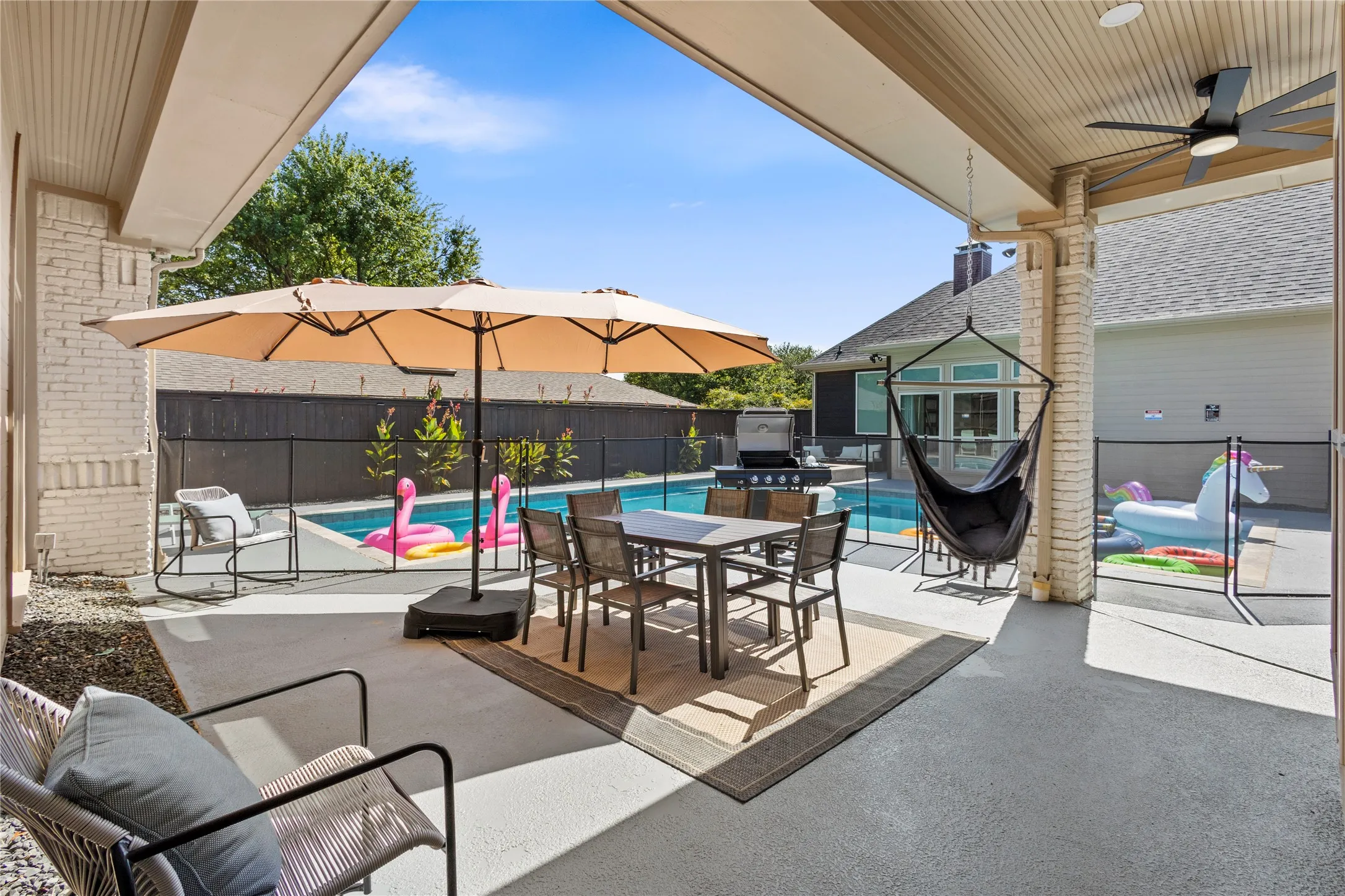 Single Family Residence For Rent in Dallas County , 17327 Davenport Road, Dallas, Texas 75248, 4 Bedroom, 4 Bathroom, 3 Garage spaces, 4,148 Sqft, built in 1985, mls#21391100, Real Estate Agent in Dallas, Homes For Rent in Dallas county, Homes For Rent in Dallas, Realtor in Dallas Texas, Real Estate Brokerage Independent Realty Texas, Luminita Cordes Realtor