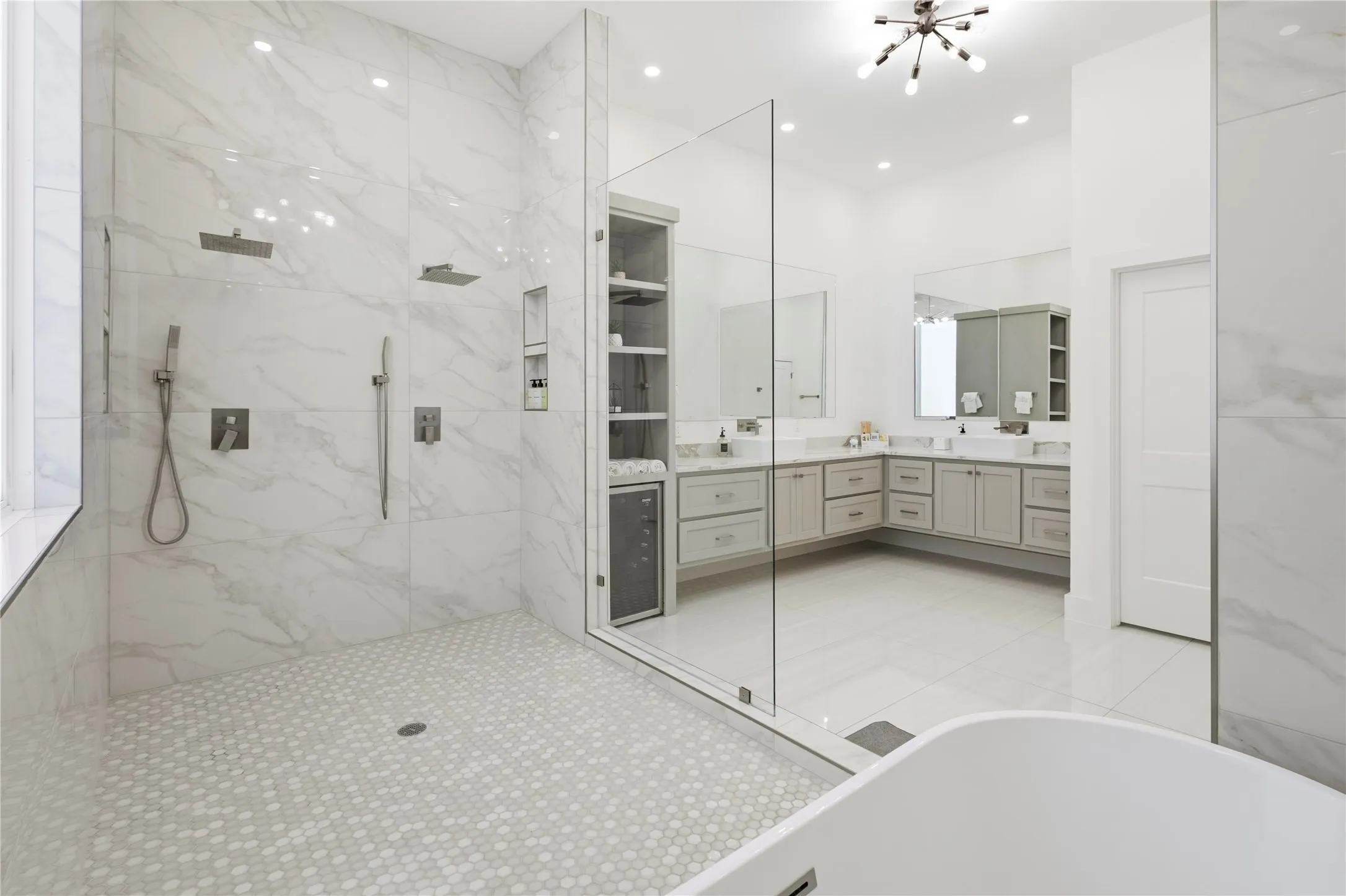 Single Family Residence For Rent in Dallas County , 17327 Davenport Road, Dallas, Texas 75248, 4 Bedroom, 4 Bathroom, 3 Garage spaces, 4,148 Sqft, built in 1985, mls#21391100, Real Estate Agent in Dallas, Homes For Rent in Dallas county, Homes For Rent in Dallas, Realtor in Dallas Texas, Real Estate Brokerage Independent Realty Texas, Luminita Cordes Realtor