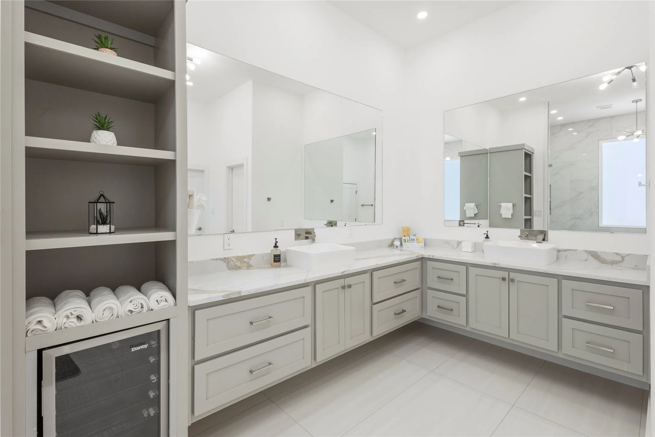 Single Family Residence For Rent in Dallas County , 17327 Davenport Road, Dallas, Texas 75248, 4 Bedroom, 4 Bathroom, 3 Garage spaces, 4,148 Sqft, built in 1985, mls#21391100, Real Estate Agent in Dallas, Homes For Rent in Dallas county, Homes For Rent in Dallas, Realtor in Dallas Texas, Real Estate Brokerage Independent Realty Texas, Luminita Cordes Realtor
