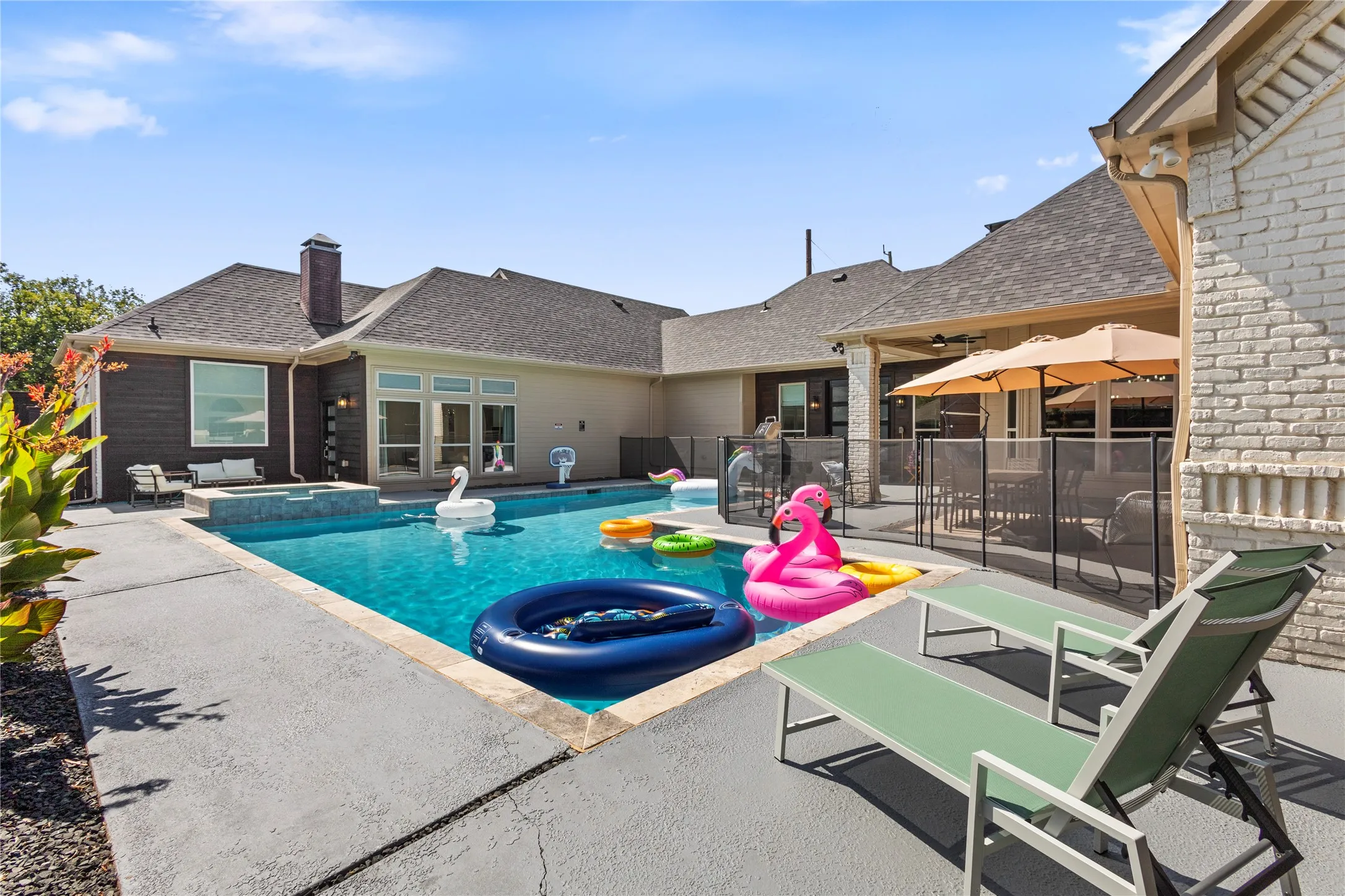 Single Family Residence For Rent in Dallas County , 17327 Davenport Road, Dallas, Texas 75248, 4 Bedroom, 4 Bathroom, 3 Garage spaces, 4,148 Sqft, built in 1985, mls#21391100, Real Estate Agent in Dallas, Homes For Rent in Dallas county, Homes For Rent in Dallas, Realtor in Dallas Texas, Real Estate Brokerage Independent Realty Texas, Luminita Cordes Realtor