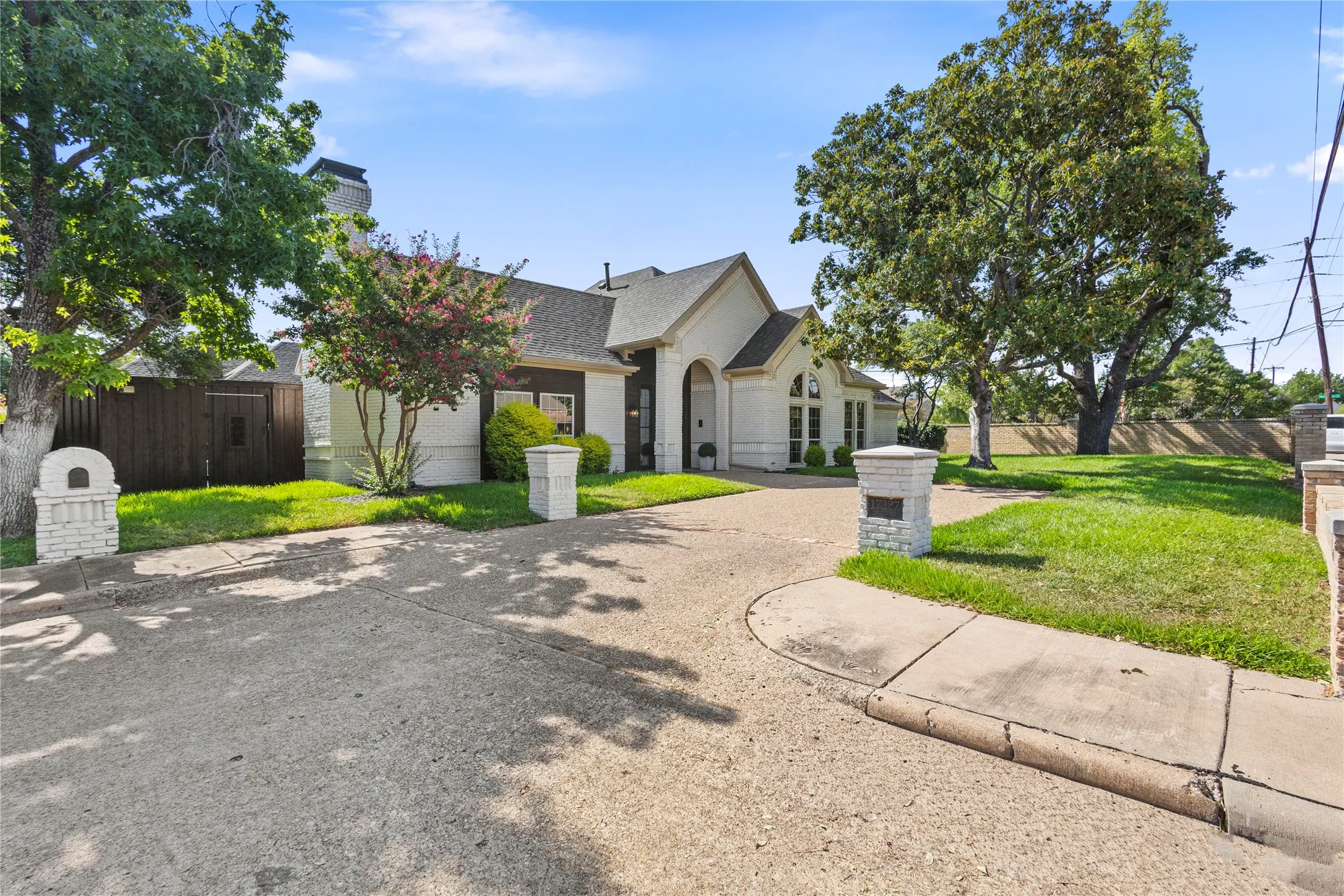 Single Family Residence For Rent in Dallas County , 17327 Davenport Road, Dallas, Texas 75248, 4 Bedroom, 4 Bathroom, 3 Garage spaces, 4,148 Sqft, built in 1985, mls#21391100, Real Estate Agent in Dallas, Homes For Rent in Dallas county, Homes For Rent in Dallas, Realtor in Dallas Texas, Real Estate Brokerage Independent Realty Texas, Luminita Cordes Realtor