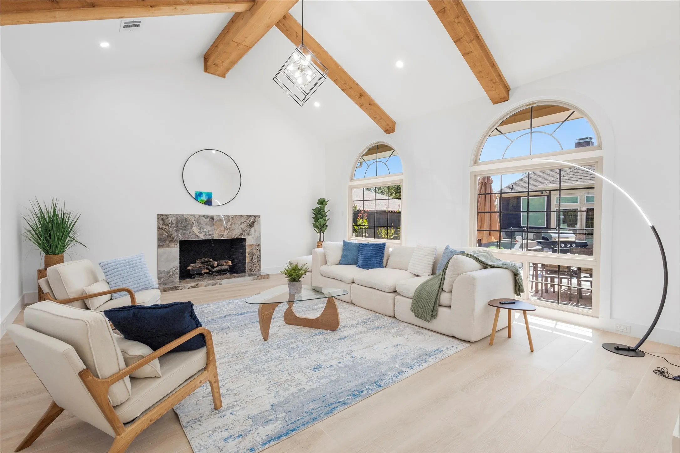Single Family Residence For Rent in Dallas County , 17327 Davenport Road, Dallas, Texas 75248, 4 Bedroom, 4 Bathroom, 3 Garage spaces, 4,148 Sqft, built in 1985, mls#21391100, Real Estate Agent in Dallas, Homes For Rent in Dallas county, Homes For Rent in Dallas, Realtor in Dallas Texas, Real Estate Brokerage Independent Realty Texas, Luminita Cordes Realtor