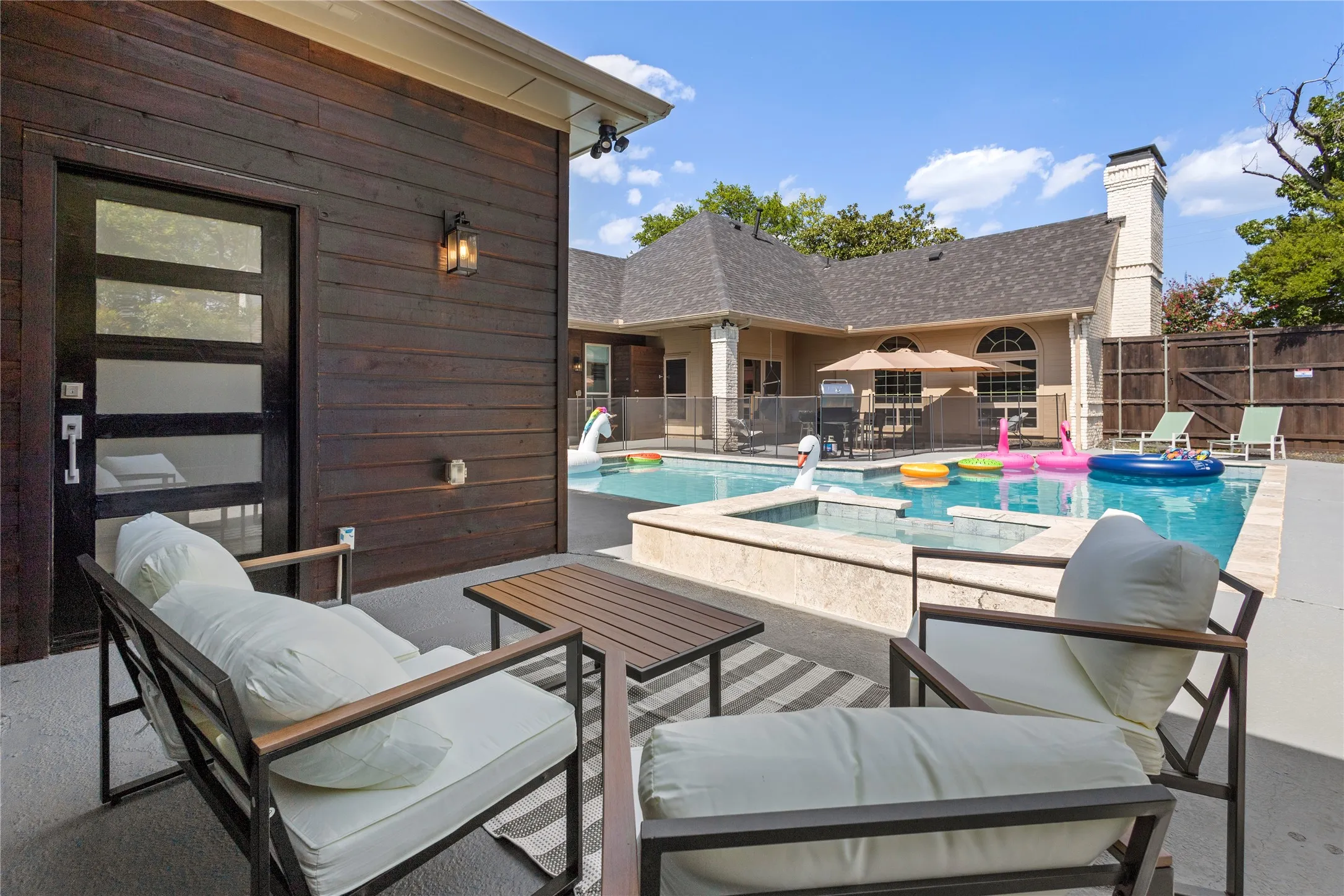 Single Family Residence For Rent in Dallas County , 17327 Davenport Road, Dallas, Texas 75248, 4 Bedroom, 4 Bathroom, 3 Garage spaces, 4,148 Sqft, built in 1985, mls#21391100, Real Estate Agent in Dallas, Homes For Rent in Dallas county, Homes For Rent in Dallas, Realtor in Dallas Texas, Real Estate Brokerage Independent Realty Texas, Luminita Cordes Realtor