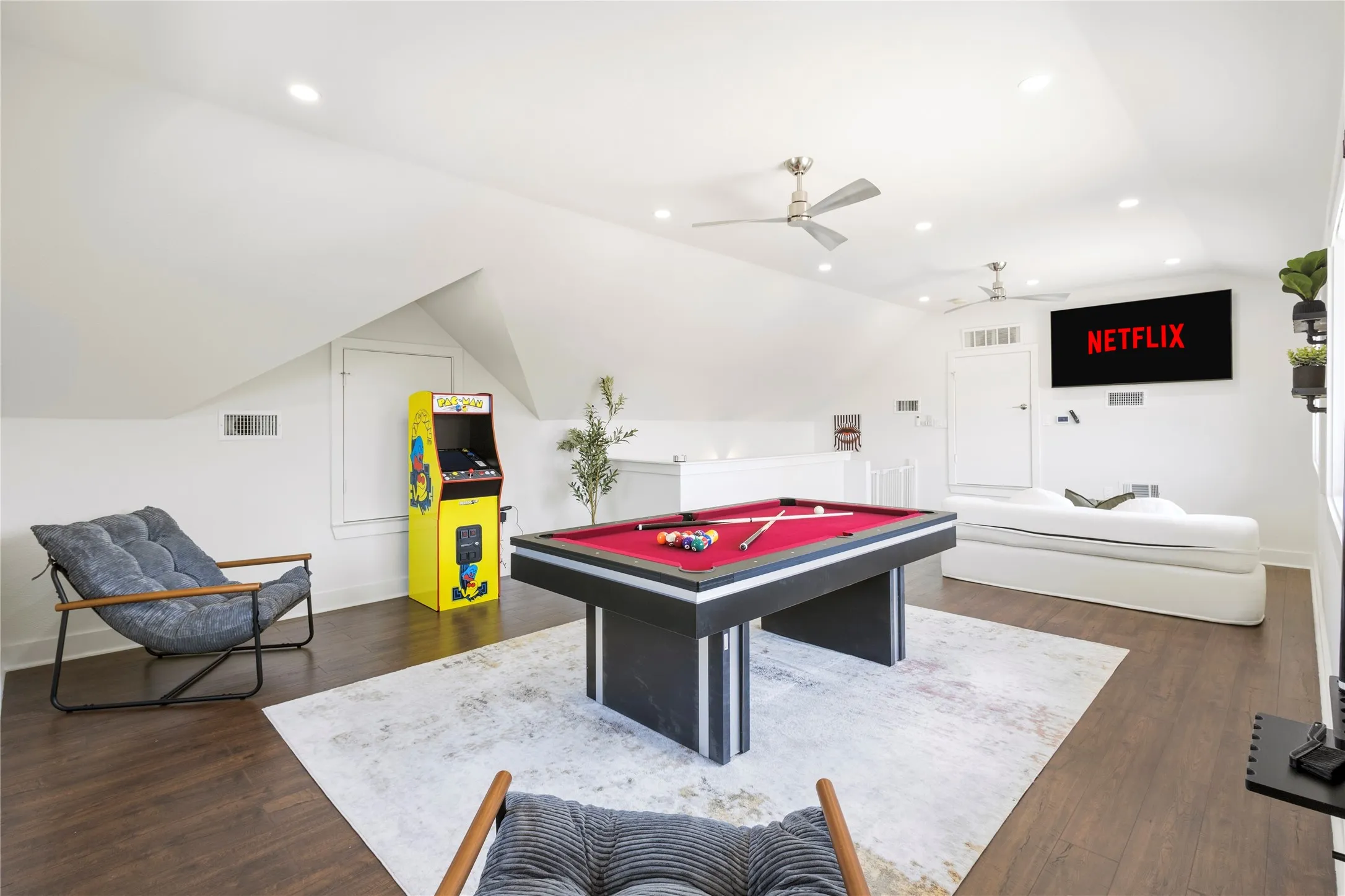 Single Family Residence For Rent in Dallas County , 17327 Davenport Road, Dallas, Texas 75248, 4 Bedroom, 4 Bathroom, 3 Garage spaces, 4,148 Sqft, built in 1985, mls#21391100, Real Estate Agent in Dallas, Homes For Rent in Dallas county, Homes For Rent in Dallas, Realtor in Dallas Texas, Real Estate Brokerage Independent Realty Texas, Luminita Cordes Realtor