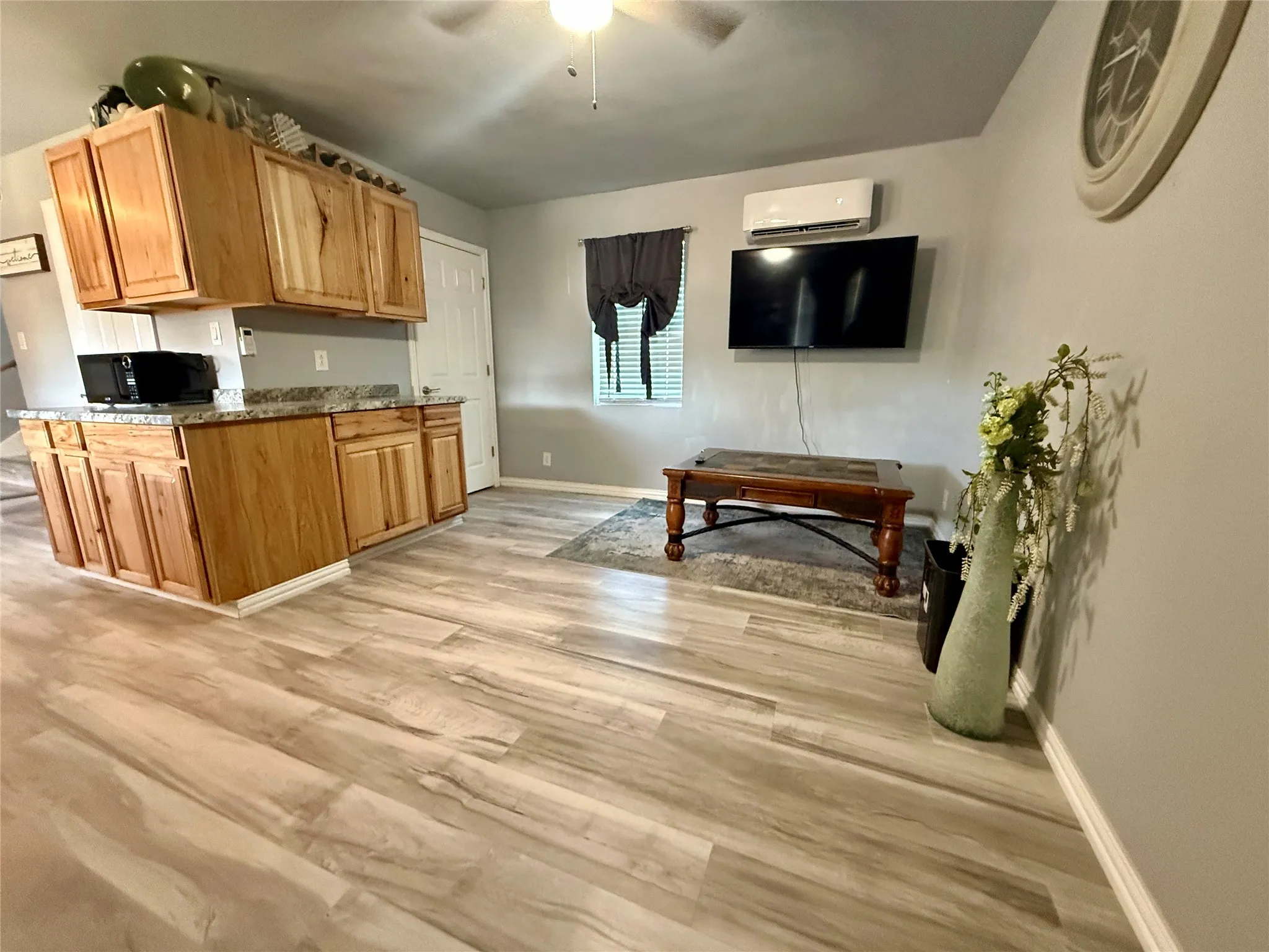 Single Family Residence For Rent in Hood County , 824 S Blue Quail Court, Granbury, Texas 76049, 1 Bedroom, 2 Bathroom, Garage spaces, 768 Sqft, built in 2021, mls#21391120, Real Estate Agent in Granbury, Homes For Rent in Hood county, Homes For Rent in Granbury, Realtor in Granbury Texas, Real Estate Brokerage Independent Realty Texas, Luminita Cordes Realtor