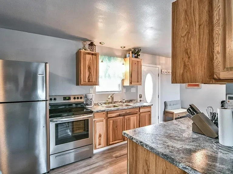 Single Family Residence For Rent in Hood County , 824 S Blue Quail Court, Granbury, Texas 76049, 1 Bedroom, 2 Bathroom, Garage spaces, 768 Sqft, built in 2021, mls#21391120, Real Estate Agent in Granbury, Homes For Rent in Hood county, Homes For Rent in Granbury, Realtor in Granbury Texas, Real Estate Brokerage Independent Realty Texas, Luminita Cordes Realtor