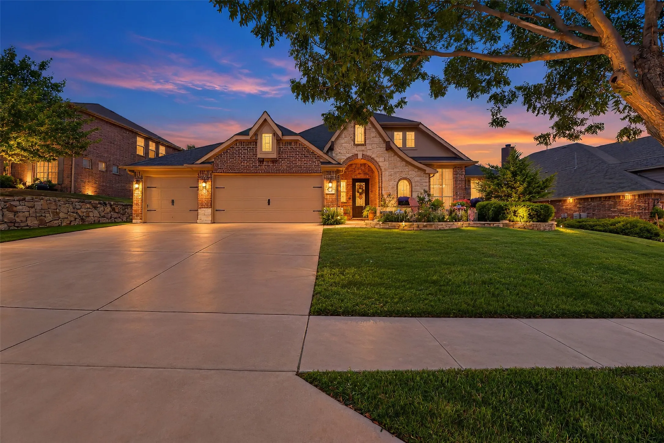 Single Family Residence For Sale in Tarrant County , 745 Dalrock Road, Fort Worth, Texas 76131, 4 Bedroom, 2 Bathroom, 3 Garage spaces, 2,221 Sqft, built in 2011, mls#21391082, Real Estate Agent in Fort Worth, Homes For Sale in Tarrant county, Homes For Sale in Fort Worth, Realtor in Fort Worth Texas, Real Estate Brokerage Independent Realty Texas, Luminita Cordes Realtor
