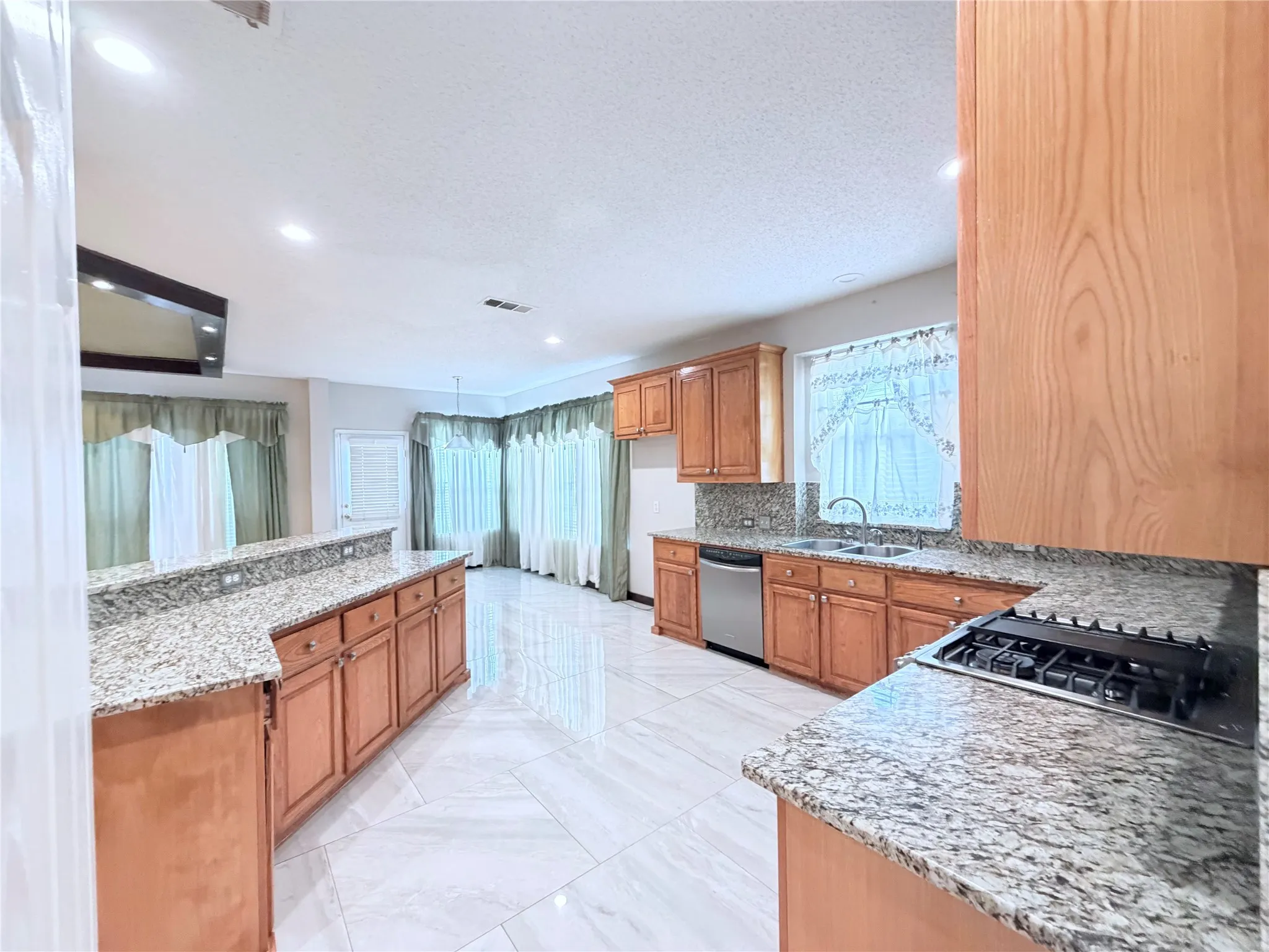 Single Family Residence For Sale in Dallas County , 3318 Chapelwood Drive, Sunnyvale, Texas 75182, 5 Bedroom, 5 Bathroom, 3 Garage spaces, 3,319 Sqft, built in 2000, mls#21391136, Real Estate Agent in Sunnyvale, Homes For Sale in Dallas county, Homes For Sale in Sunnyvale, Realtor in Sunnyvale Texas, Real Estate Brokerage Independent Realty Texas, Luminita Cordes Realtor