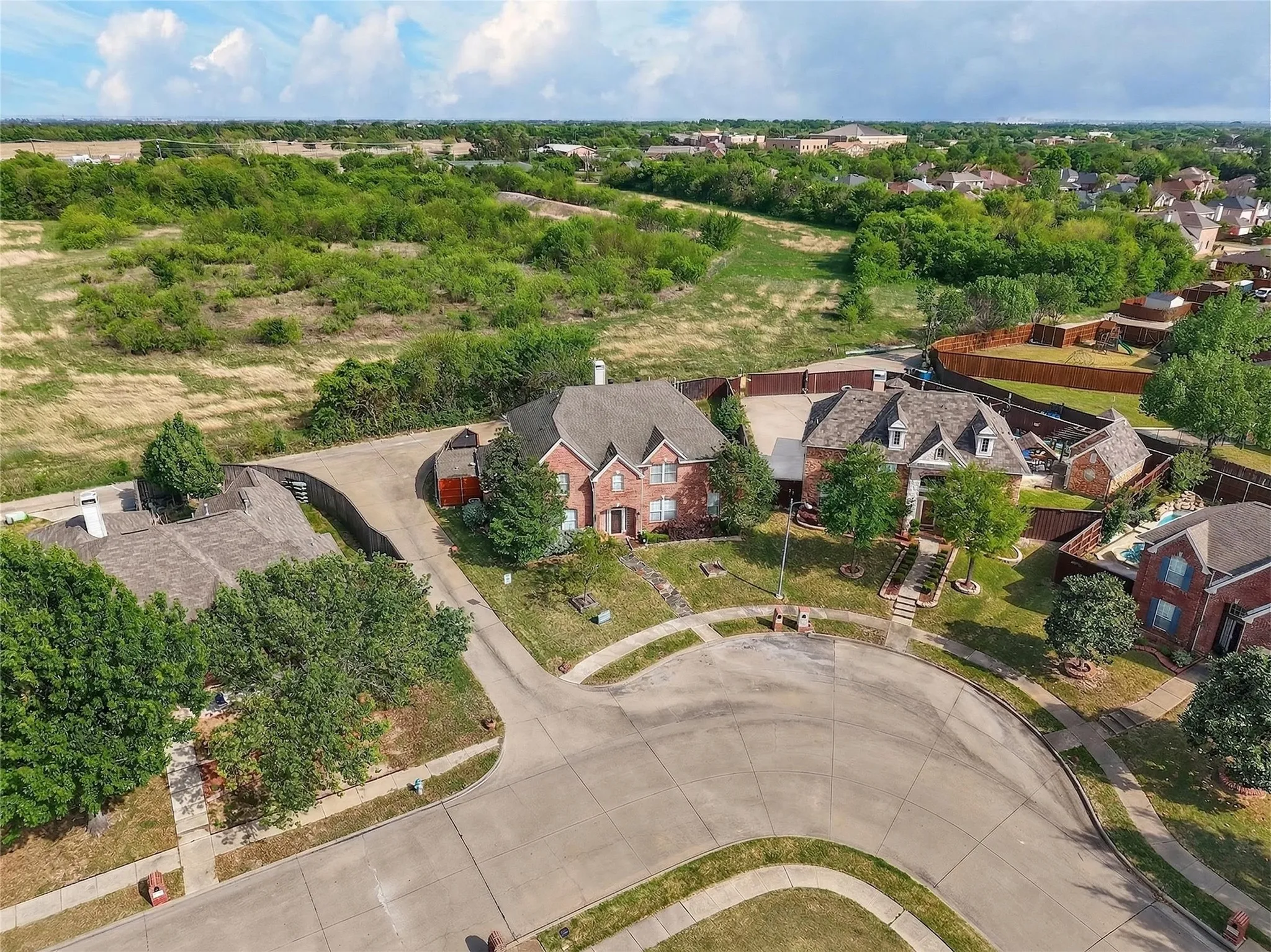 Single Family Residence For Sale in Dallas County , 3318 Chapelwood Drive, Sunnyvale, Texas 75182, 5 Bedroom, 5 Bathroom, 3 Garage spaces, 3,319 Sqft, built in 2000, mls#21391136, Real Estate Agent in Sunnyvale, Homes For Sale in Dallas county, Homes For Sale in Sunnyvale, Realtor in Sunnyvale Texas, Real Estate Brokerage Independent Realty Texas, Luminita Cordes Realtor