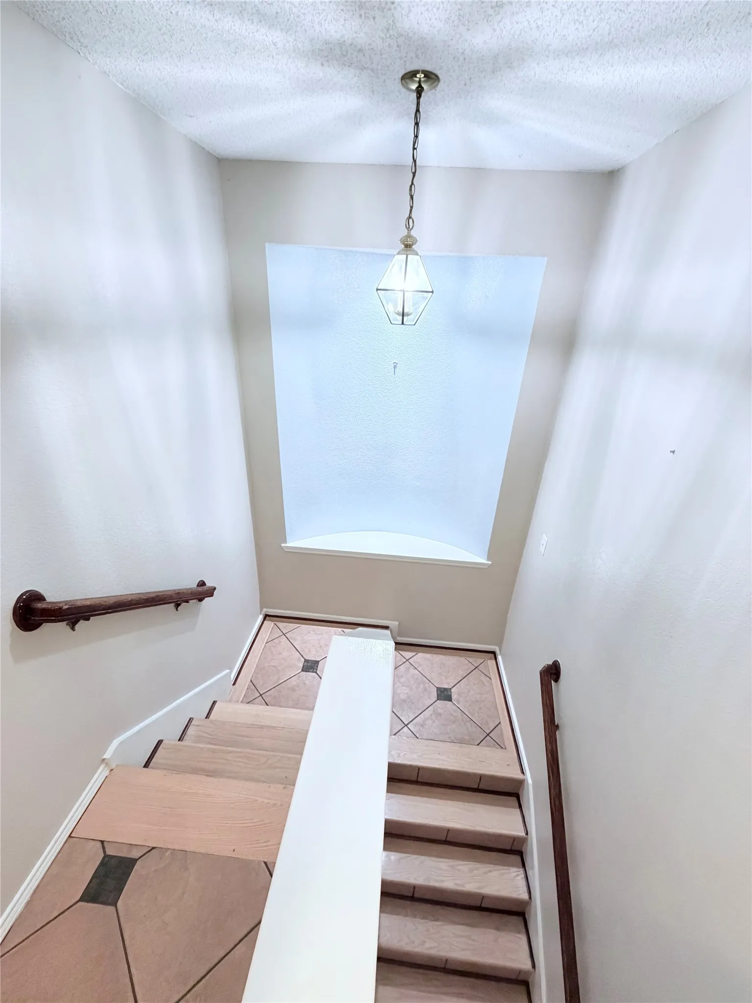 Single Family Residence For Sale in Dallas County , 3318 Chapelwood Drive, Sunnyvale, Texas 75182, 5 Bedroom, 5 Bathroom, 3 Garage spaces, 3,319 Sqft, built in 2000, mls#21391136, Real Estate Agent in Sunnyvale, Homes For Sale in Dallas county, Homes For Sale in Sunnyvale, Realtor in Sunnyvale Texas, Real Estate Brokerage Independent Realty Texas, Luminita Cordes Realtor