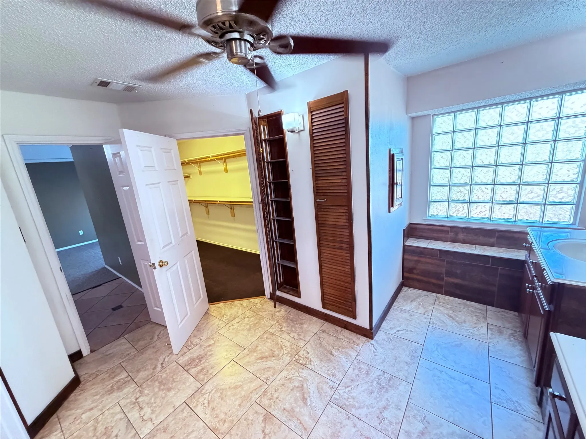 Single Family Residence For Sale in Dallas County , 3318 Chapelwood Drive, Sunnyvale, Texas 75182, 5 Bedroom, 5 Bathroom, 3 Garage spaces, 3,319 Sqft, built in 2000, mls#21391136, Real Estate Agent in Sunnyvale, Homes For Sale in Dallas county, Homes For Sale in Sunnyvale, Realtor in Sunnyvale Texas, Real Estate Brokerage Independent Realty Texas, Luminita Cordes Realtor