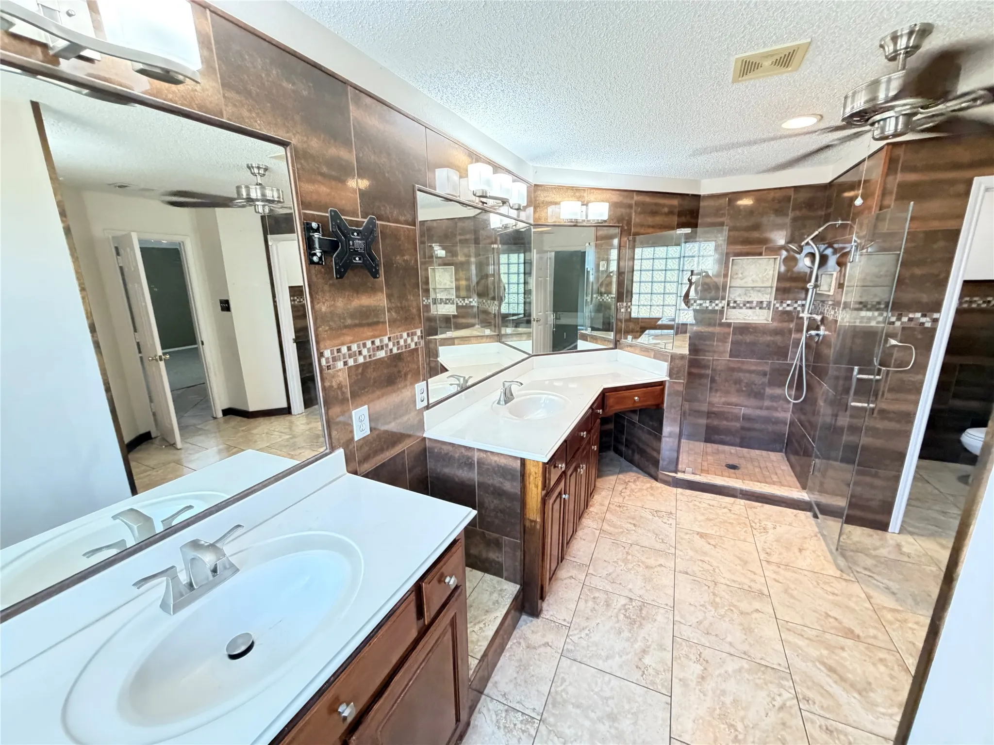 Single Family Residence For Sale in Dallas County , 3318 Chapelwood Drive, Sunnyvale, Texas 75182, 5 Bedroom, 5 Bathroom, 3 Garage spaces, 3,319 Sqft, built in 2000, mls#21391136, Real Estate Agent in Sunnyvale, Homes For Sale in Dallas county, Homes For Sale in Sunnyvale, Realtor in Sunnyvale Texas, Real Estate Brokerage Independent Realty Texas, Luminita Cordes Realtor