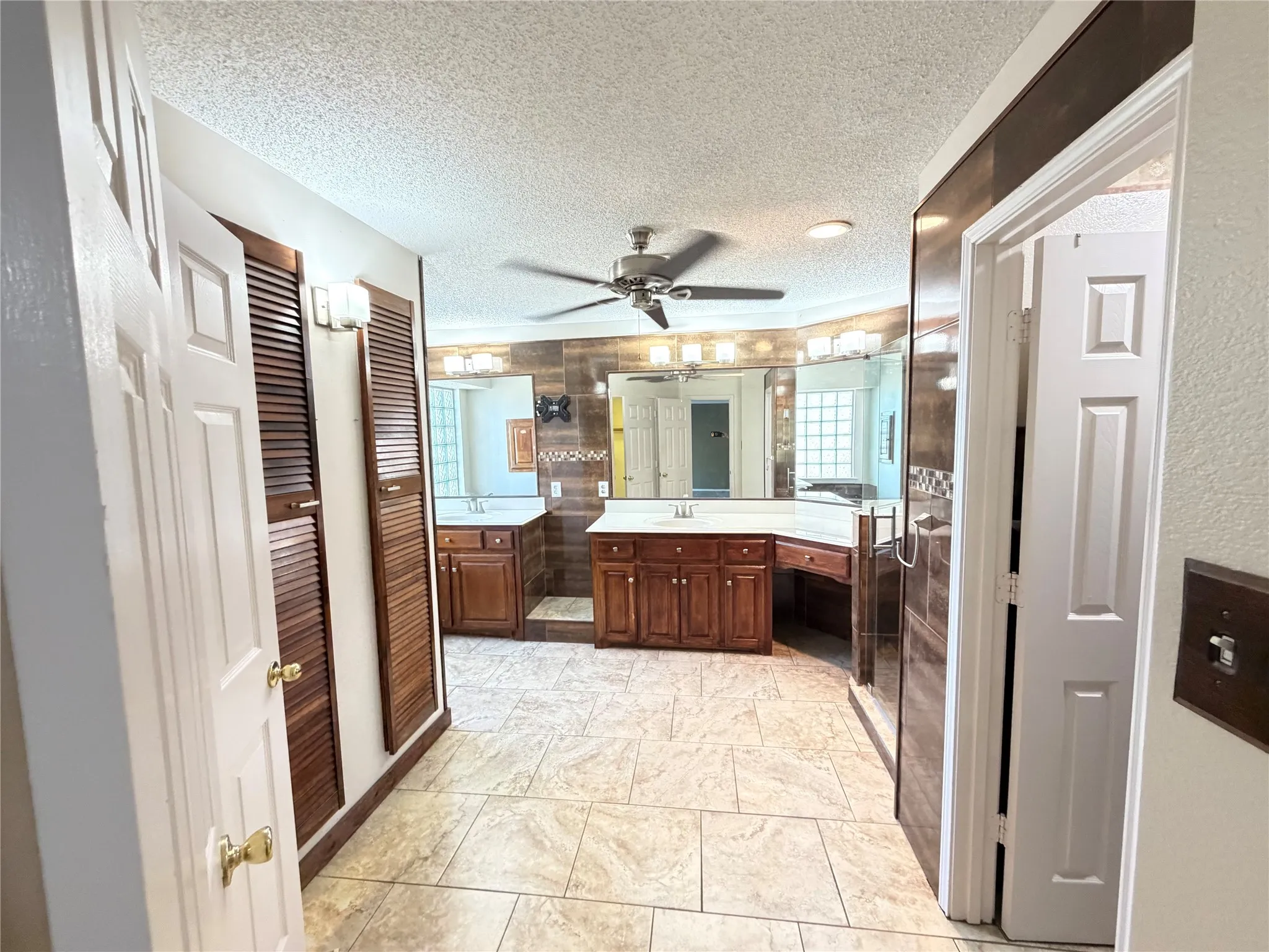 Single Family Residence For Sale in Dallas County , 3318 Chapelwood Drive, Sunnyvale, Texas 75182, 5 Bedroom, 5 Bathroom, 3 Garage spaces, 3,319 Sqft, built in 2000, mls#21391136, Real Estate Agent in Sunnyvale, Homes For Sale in Dallas county, Homes For Sale in Sunnyvale, Realtor in Sunnyvale Texas, Real Estate Brokerage Independent Realty Texas, Luminita Cordes Realtor