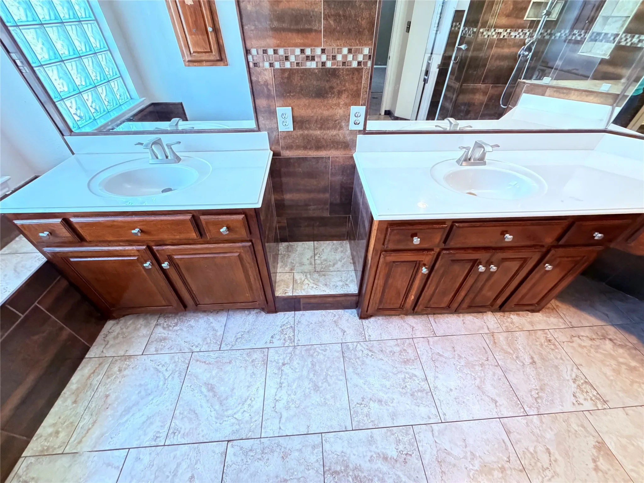 Single Family Residence For Sale in Dallas County , 3318 Chapelwood Drive, Sunnyvale, Texas 75182, 5 Bedroom, 5 Bathroom, 3 Garage spaces, 3,319 Sqft, built in 2000, mls#21391136, Real Estate Agent in Sunnyvale, Homes For Sale in Dallas county, Homes For Sale in Sunnyvale, Realtor in Sunnyvale Texas, Real Estate Brokerage Independent Realty Texas, Luminita Cordes Realtor