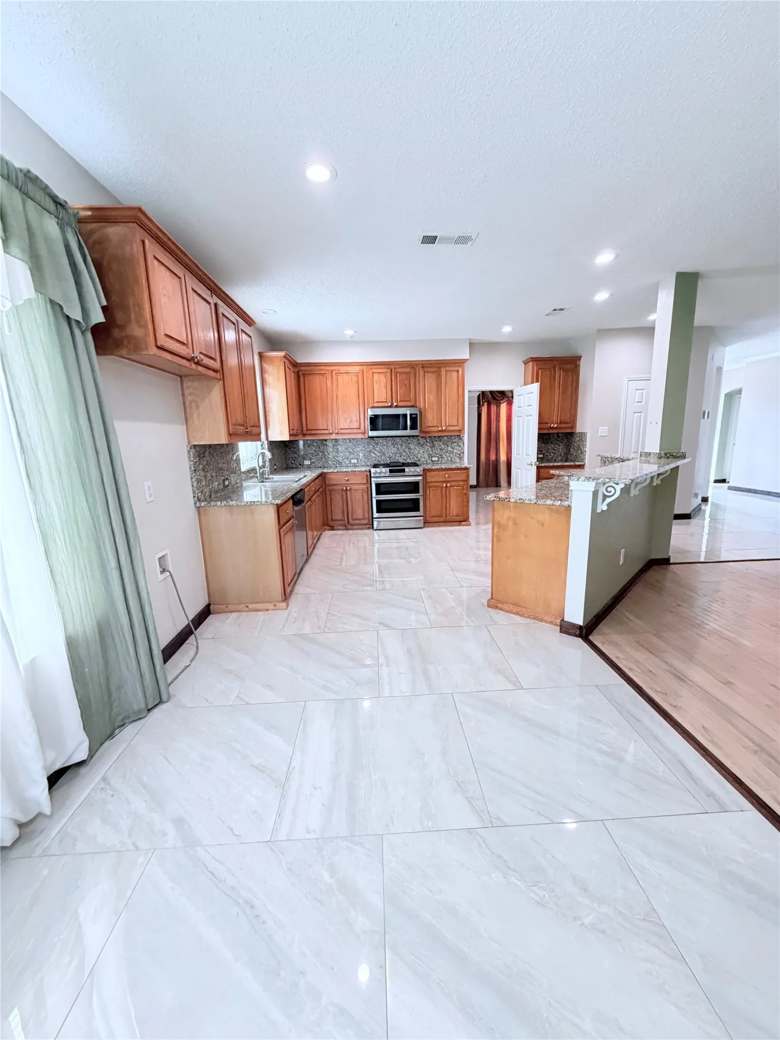 Single Family Residence For Sale in Dallas County , 3318 Chapelwood Drive, Sunnyvale, Texas 75182, 5 Bedroom, 5 Bathroom, 3 Garage spaces, 3,319 Sqft, built in 2000, mls#21391136, Real Estate Agent in Sunnyvale, Homes For Sale in Dallas county, Homes For Sale in Sunnyvale, Realtor in Sunnyvale Texas, Real Estate Brokerage Independent Realty Texas, Luminita Cordes Realtor