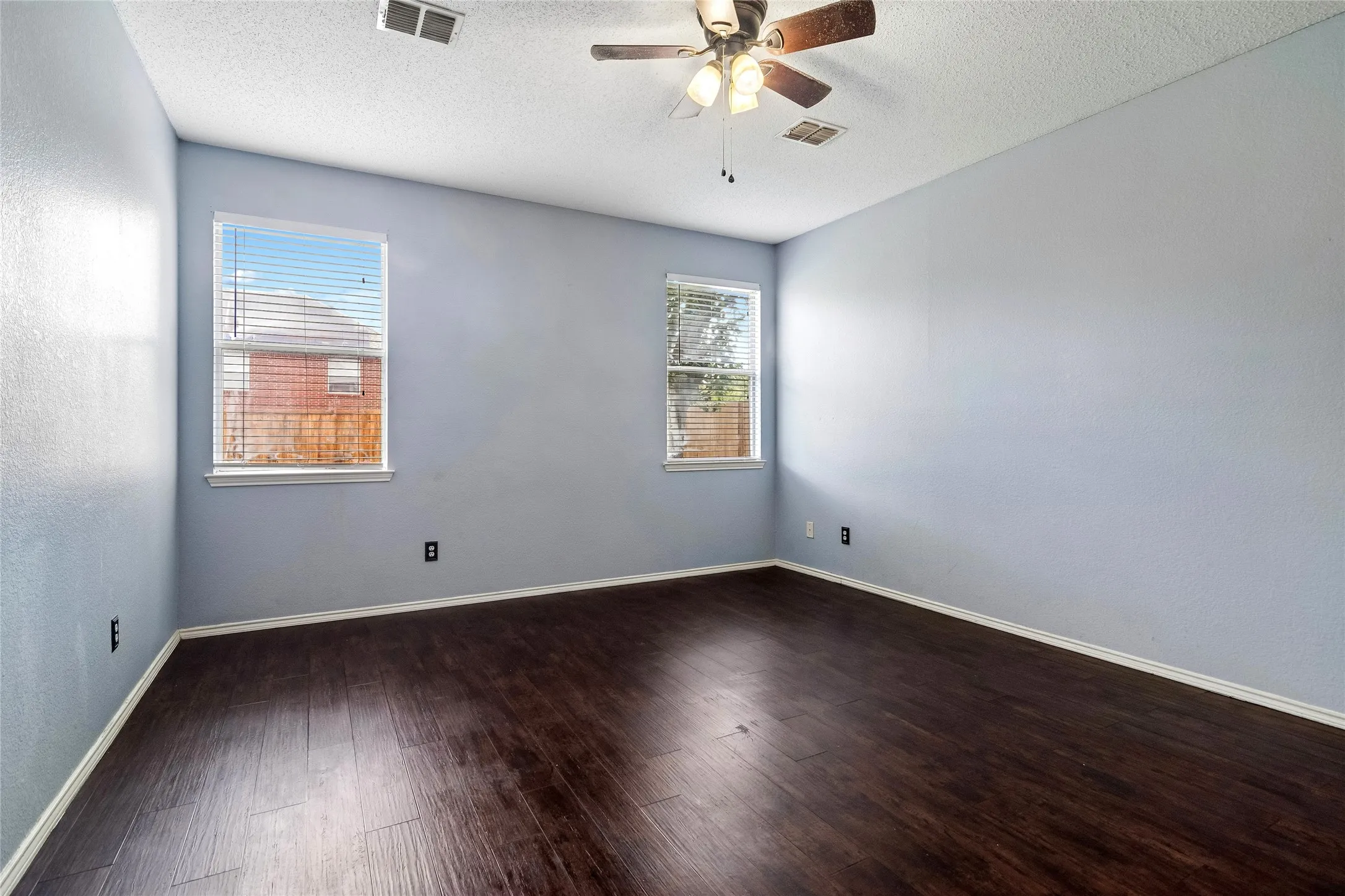 Single Family Residence For Rent in Dallas County , 10609 Augusta Lane, Rowlett, Texas 75089, 4 Bedroom, 3 Bathroom, 2 Garage spaces, 2,496 Sqft, built in 2000, mls#21391138, Real Estate Agent in Rowlett, Homes For Rent in Dallas county, Homes For Rent in Rowlett, Realtor in Rowlett Texas, Real Estate Brokerage Independent Realty Texas, Luminita Cordes Realtor