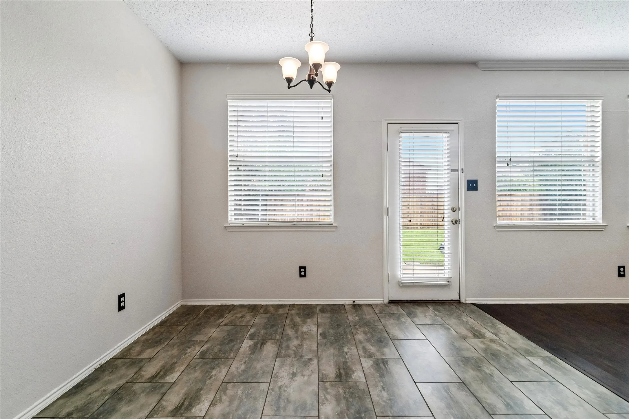 Single Family Residence For Rent in Dallas County , 10609 Augusta Lane, Rowlett, Texas 75089, 4 Bedroom, 3 Bathroom, 2 Garage spaces, 2,496 Sqft, built in 2000, mls#21391138, Real Estate Agent in Rowlett, Homes For Rent in Dallas county, Homes For Rent in Rowlett, Realtor in Rowlett Texas, Real Estate Brokerage Independent Realty Texas, Luminita Cordes Realtor