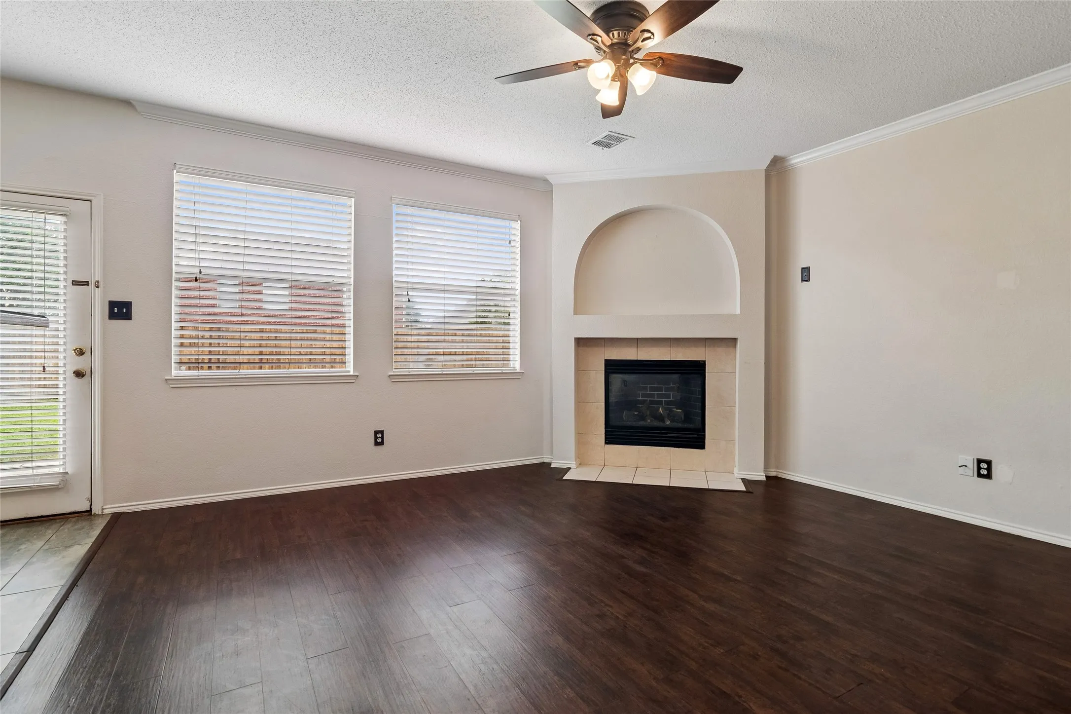 Single Family Residence For Rent in Dallas County , 10609 Augusta Lane, Rowlett, Texas 75089, 4 Bedroom, 3 Bathroom, 2 Garage spaces, 2,496 Sqft, built in 2000, mls#21391138, Real Estate Agent in Rowlett, Homes For Rent in Dallas county, Homes For Rent in Rowlett, Realtor in Rowlett Texas, Real Estate Brokerage Independent Realty Texas, Luminita Cordes Realtor