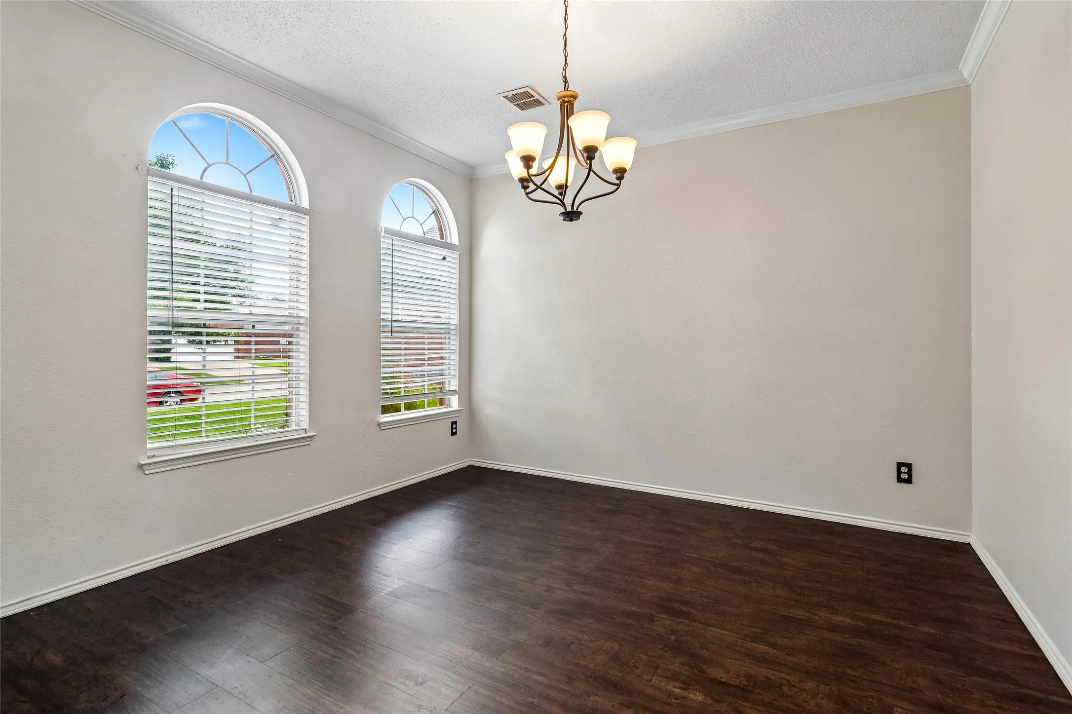 Single Family Residence For Rent in Dallas County , 10609 Augusta Lane, Rowlett, Texas 75089, 4 Bedroom, 3 Bathroom, 2 Garage spaces, 2,496 Sqft, built in 2000, mls#21391138, Real Estate Agent in Rowlett, Homes For Rent in Dallas county, Homes For Rent in Rowlett, Realtor in Rowlett Texas, Real Estate Brokerage Independent Realty Texas, Luminita Cordes Realtor