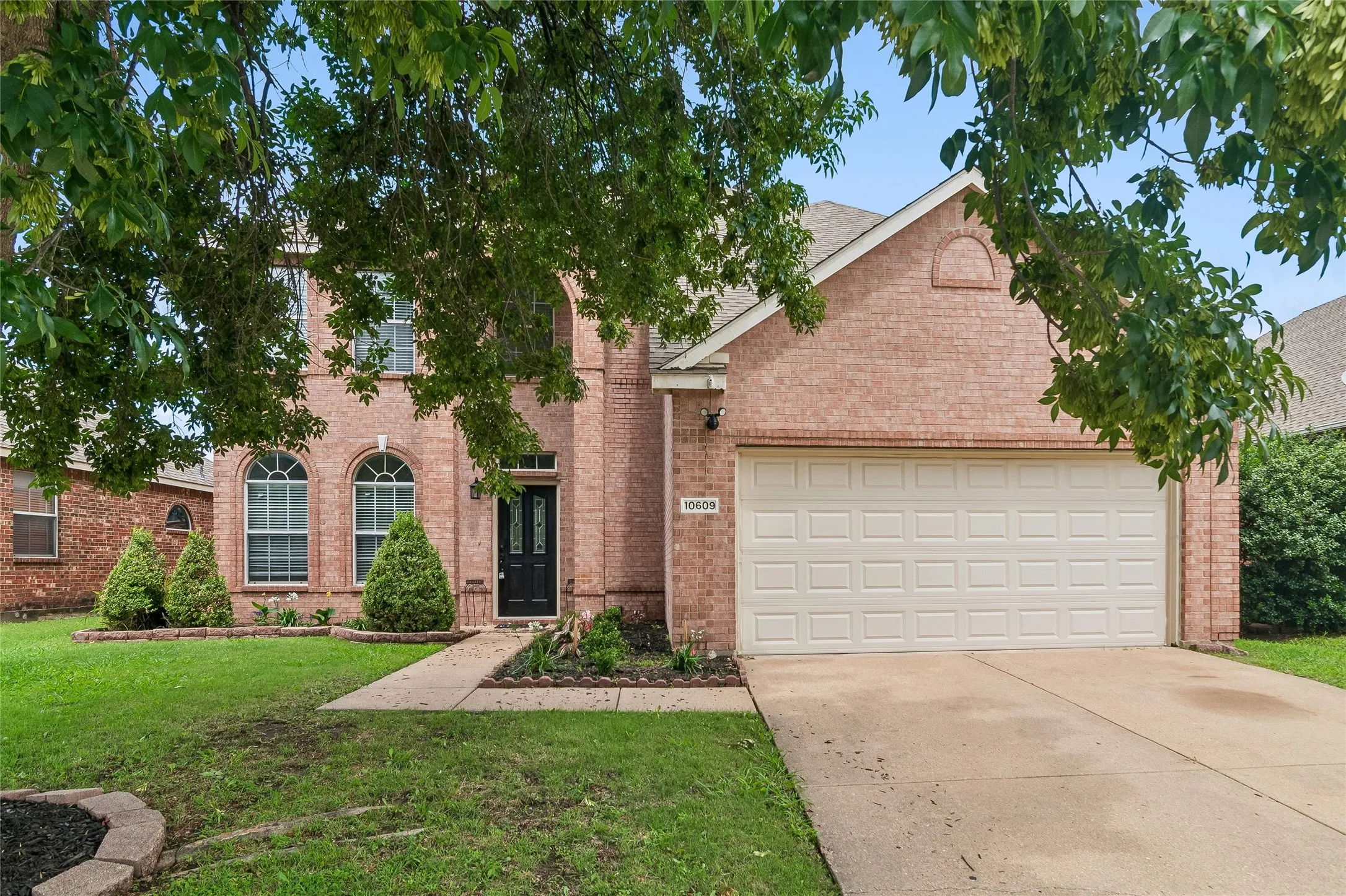 Single Family Residence For Rent in Dallas County , 10609 Augusta Lane, Rowlett, Texas 75089, 4 Bedroom, 3 Bathroom, 2 Garage spaces, 2,496 Sqft, built in 2000, mls#21391138, Real Estate Agent in Rowlett, Homes For Rent in Dallas county, Homes For Rent in Rowlett, Realtor in Rowlett Texas, Real Estate Brokerage Independent Realty Texas, Luminita Cordes Realtor