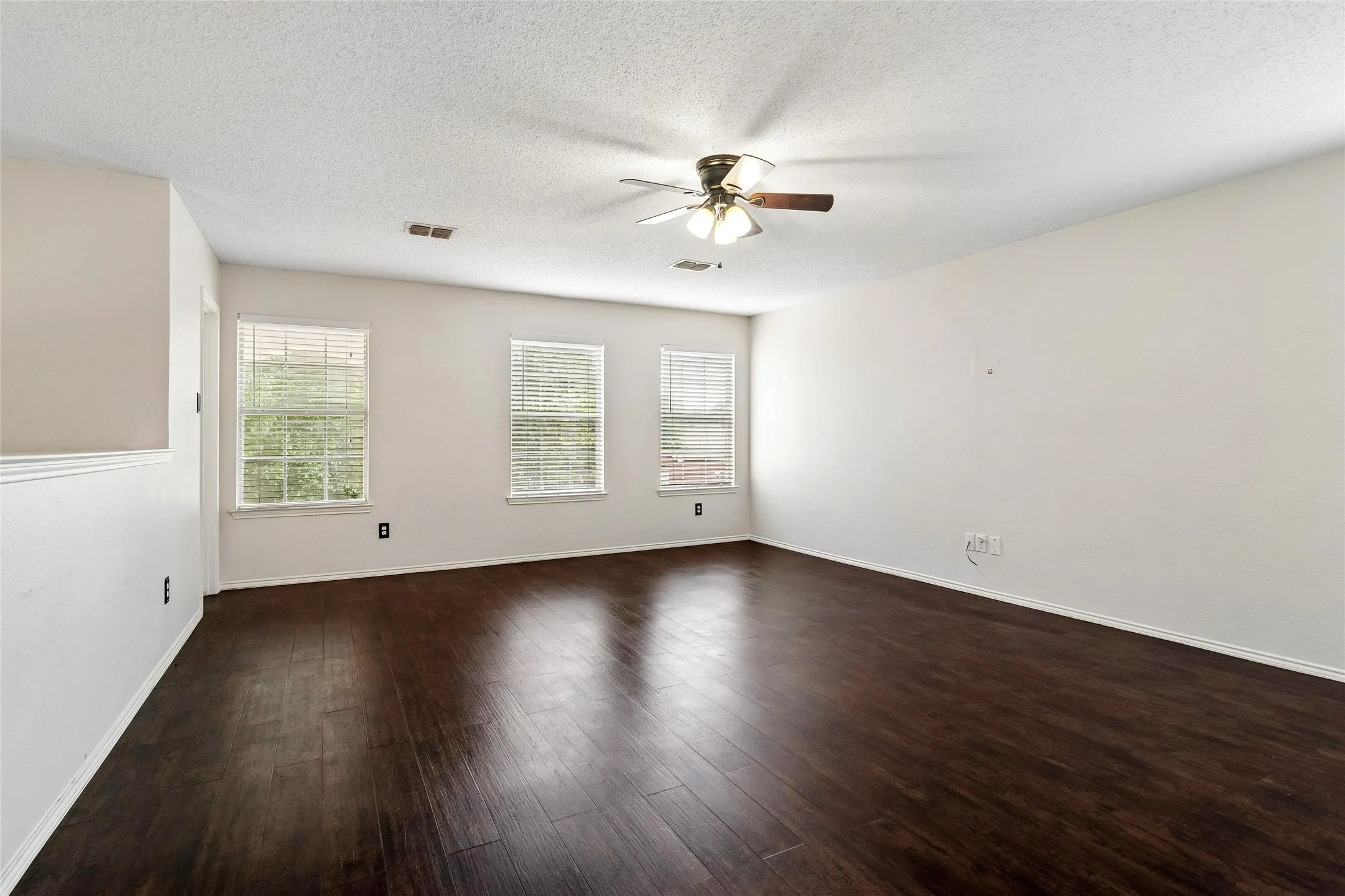 Single Family Residence For Rent in Dallas County , 10609 Augusta Lane, Rowlett, Texas 75089, 4 Bedroom, 3 Bathroom, 2 Garage spaces, 2,496 Sqft, built in 2000, mls#21391138, Real Estate Agent in Rowlett, Homes For Rent in Dallas county, Homes For Rent in Rowlett, Realtor in Rowlett Texas, Real Estate Brokerage Independent Realty Texas, Luminita Cordes Realtor