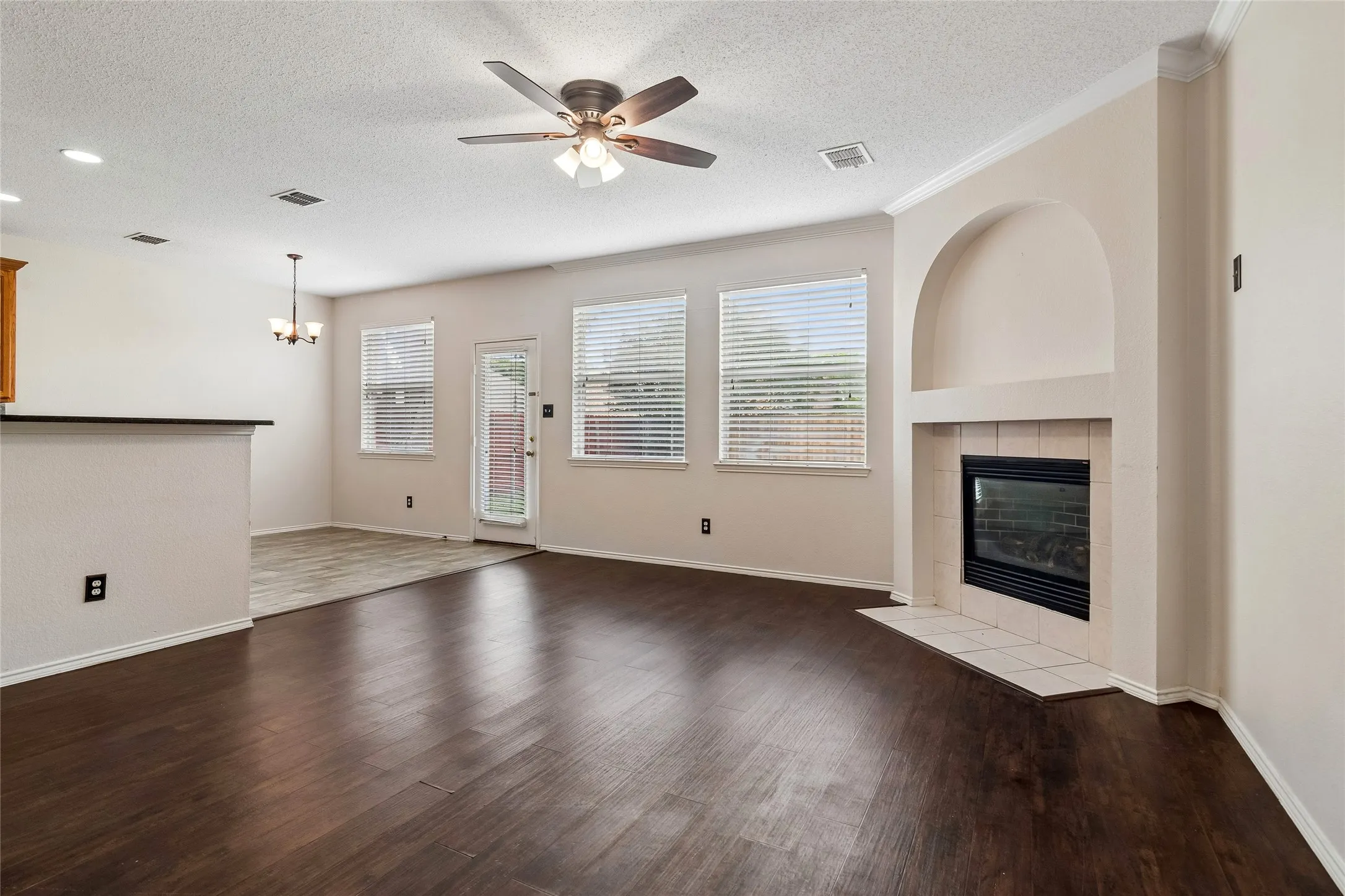 Single Family Residence For Rent in Dallas County , 10609 Augusta Lane, Rowlett, Texas 75089, 4 Bedroom, 3 Bathroom, 2 Garage spaces, 2,496 Sqft, built in 2000, mls#21391138, Real Estate Agent in Rowlett, Homes For Rent in Dallas county, Homes For Rent in Rowlett, Realtor in Rowlett Texas, Real Estate Brokerage Independent Realty Texas, Luminita Cordes Realtor