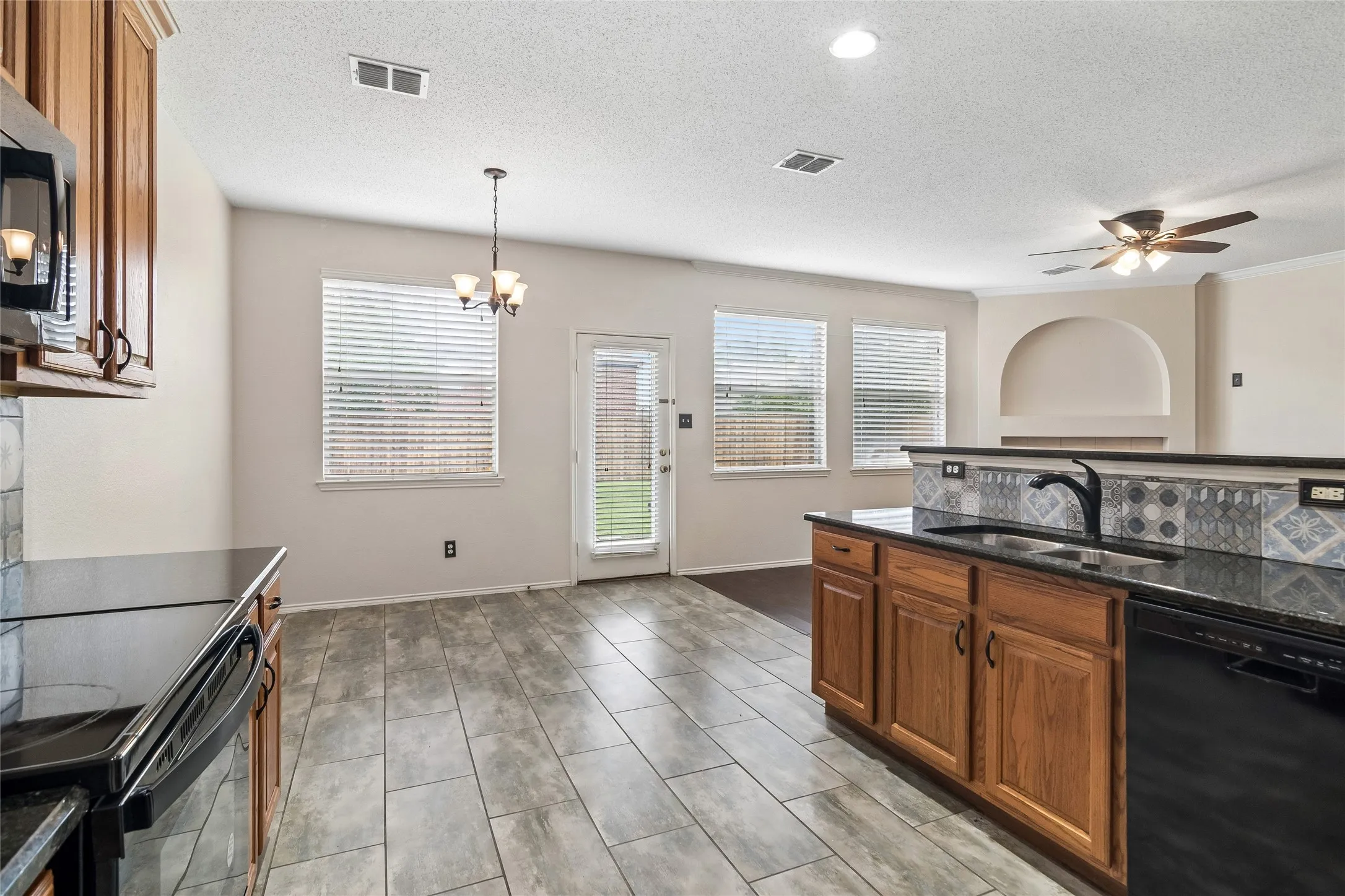 Single Family Residence For Rent in Dallas County , 10609 Augusta Lane, Rowlett, Texas 75089, 4 Bedroom, 3 Bathroom, 2 Garage spaces, 2,496 Sqft, built in 2000, mls#21391138, Real Estate Agent in Rowlett, Homes For Rent in Dallas county, Homes For Rent in Rowlett, Realtor in Rowlett Texas, Real Estate Brokerage Independent Realty Texas, Luminita Cordes Realtor