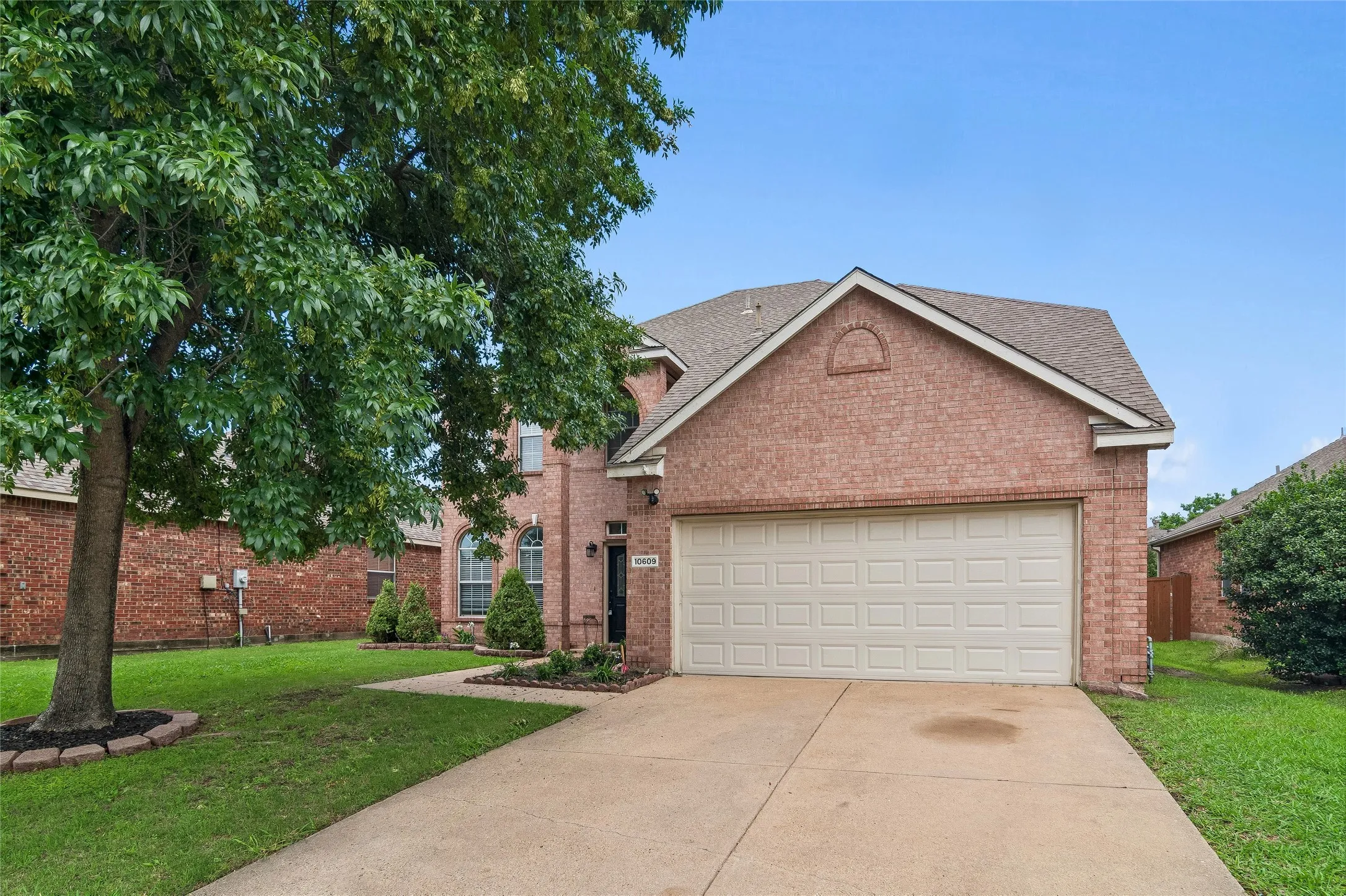 Single Family Residence For Rent in Dallas County , 10609 Augusta Lane, Rowlett, Texas 75089, 4 Bedroom, 3 Bathroom, 2 Garage spaces, 2,496 Sqft, built in 2000, mls#21391138, Real Estate Agent in Rowlett, Homes For Rent in Dallas county, Homes For Rent in Rowlett, Realtor in Rowlett Texas, Real Estate Brokerage Independent Realty Texas, Luminita Cordes Realtor
