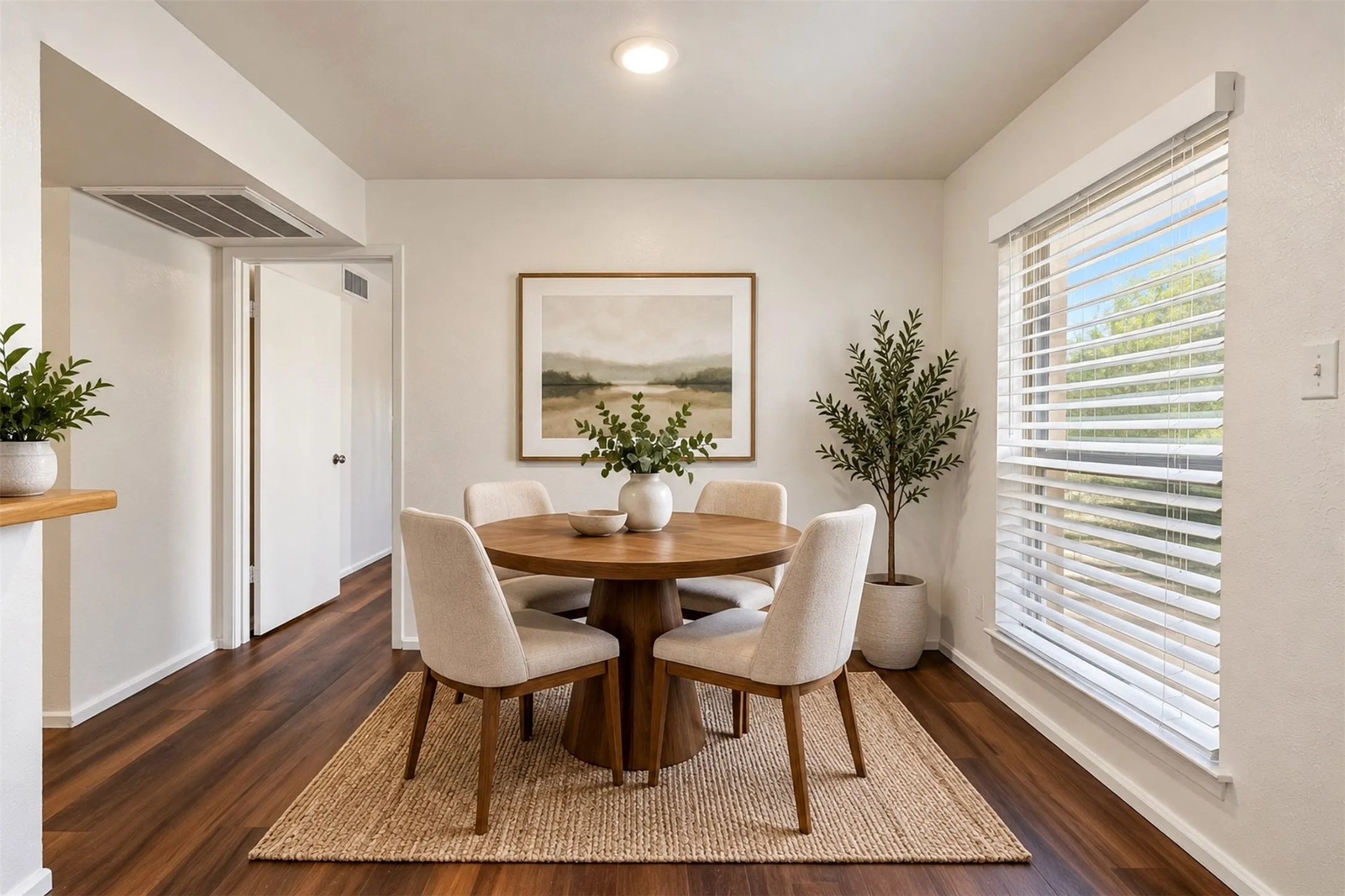 Condominium For Rent in Dallas County , 919 S Weatherred Drive 123, Richardson, Texas 75080, 2 Bedroom, 2 Bathroom, Garage spaces, 987 Sqft, built in 1976, mls#21391103, Real Estate Agent in Richardson, Homes For Rent in Dallas county, Homes For Rent in Richardson, Realtor in Richardson Texas, Real Estate Brokerage Independent Realty Texas, Luminita Cordes Realtor