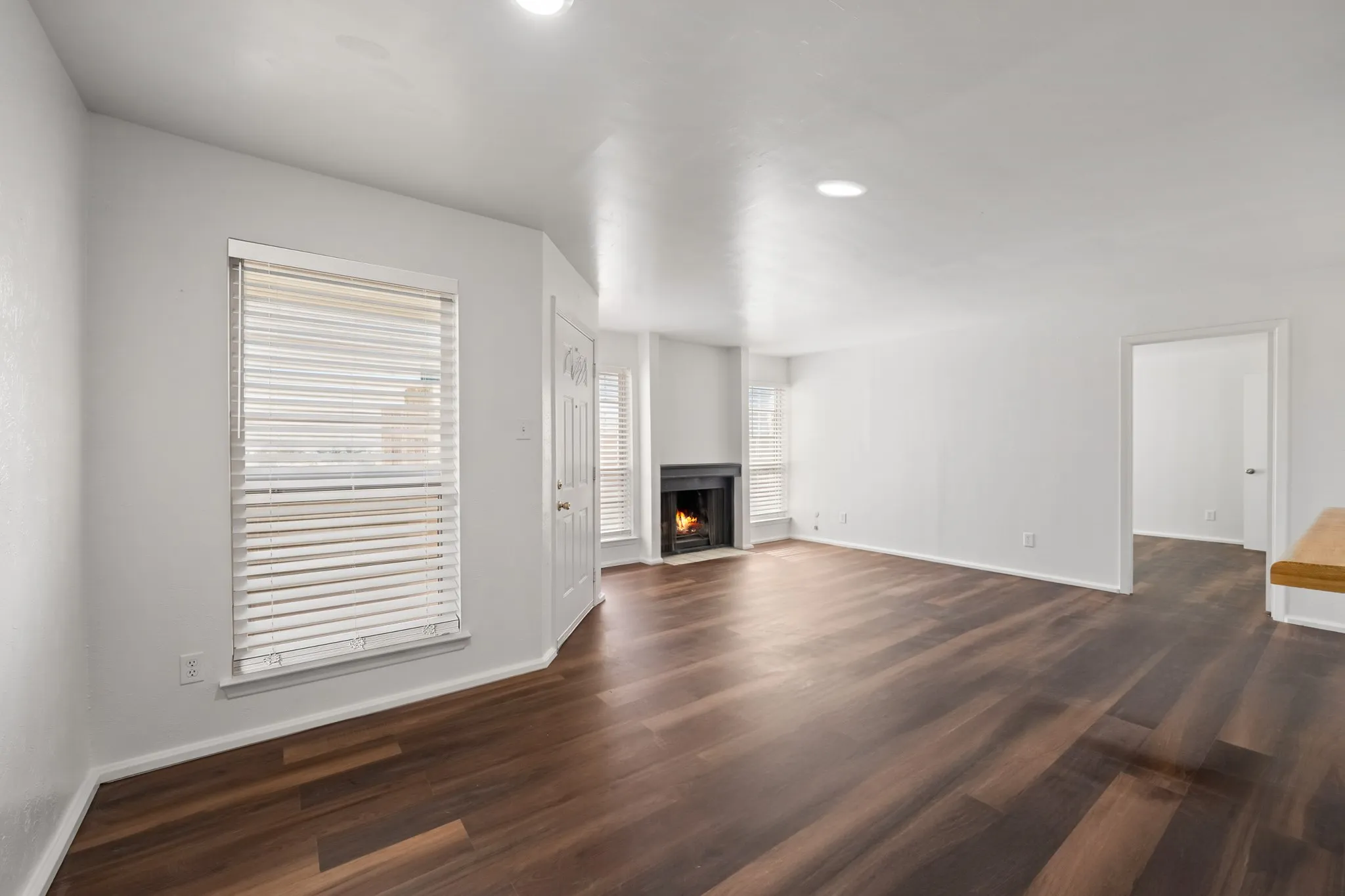 Condominium For Rent in Dallas County , 919 S Weatherred Drive 123, Richardson, Texas 75080, 2 Bedroom, 2 Bathroom, Garage spaces, 987 Sqft, built in 1976, mls#21391103, Real Estate Agent in Richardson, Homes For Rent in Dallas county, Homes For Rent in Richardson, Realtor in Richardson Texas, Real Estate Brokerage Independent Realty Texas, Luminita Cordes Realtor