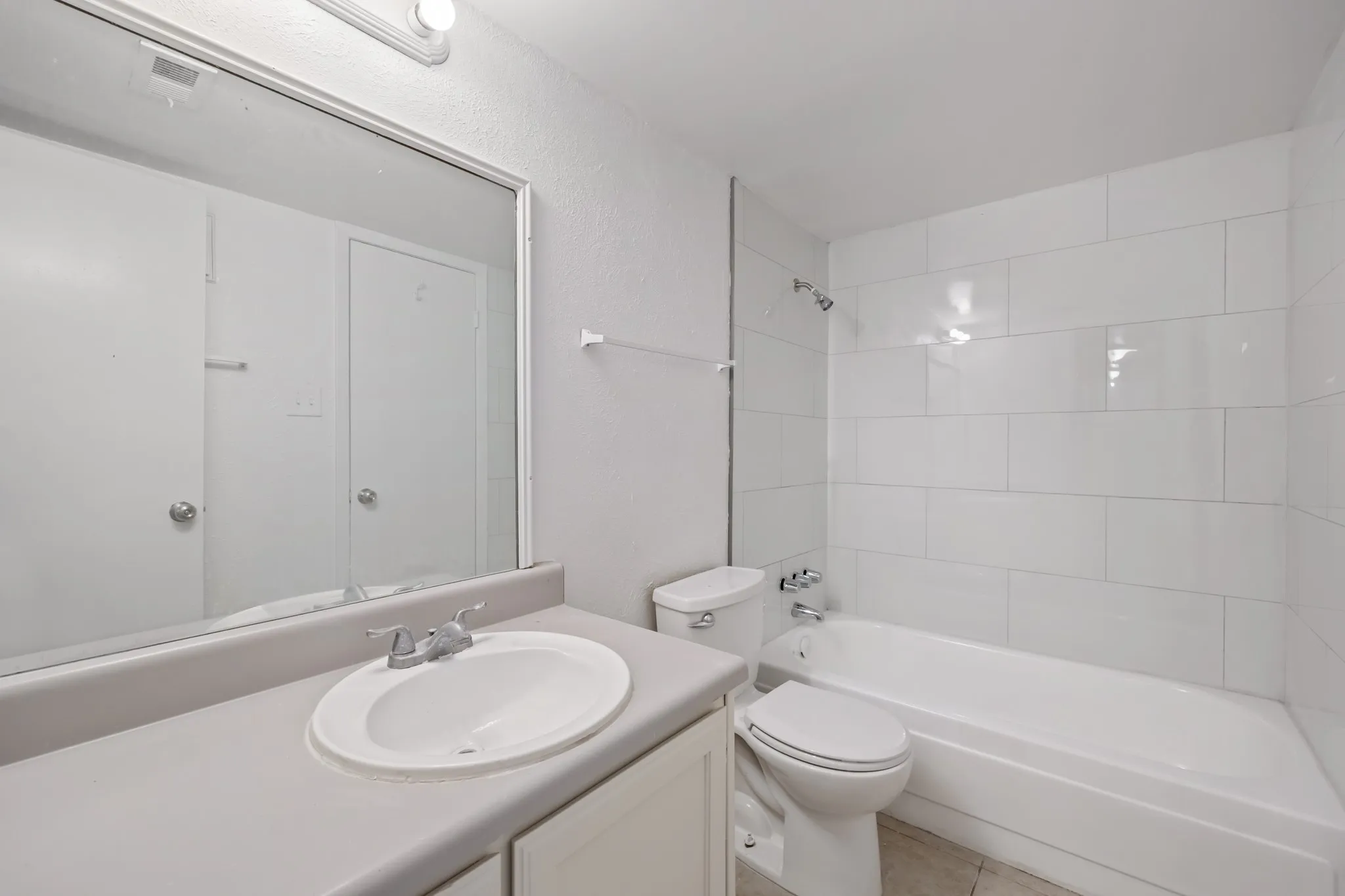 Condominium For Rent in Dallas County , 919 S Weatherred Drive 123, Richardson, Texas 75080, 2 Bedroom, 2 Bathroom, Garage spaces, 987 Sqft, built in 1976, mls#21391103, Real Estate Agent in Richardson, Homes For Rent in Dallas county, Homes For Rent in Richardson, Realtor in Richardson Texas, Real Estate Brokerage Independent Realty Texas, Luminita Cordes Realtor